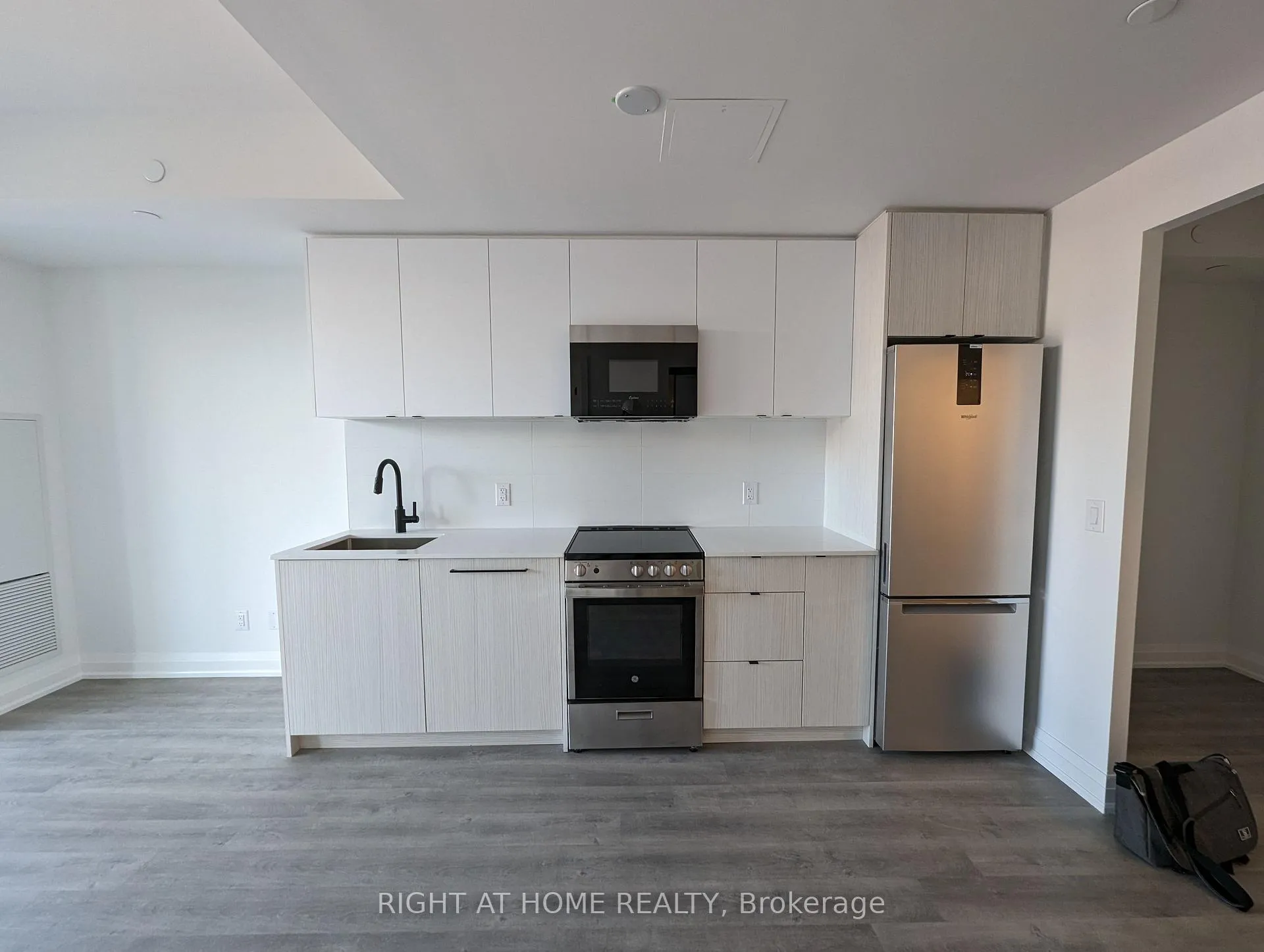 Photo 2 of Unit 313, 2369 Danforth Avenue, Toronto, East End-Danforth — HOMEH
