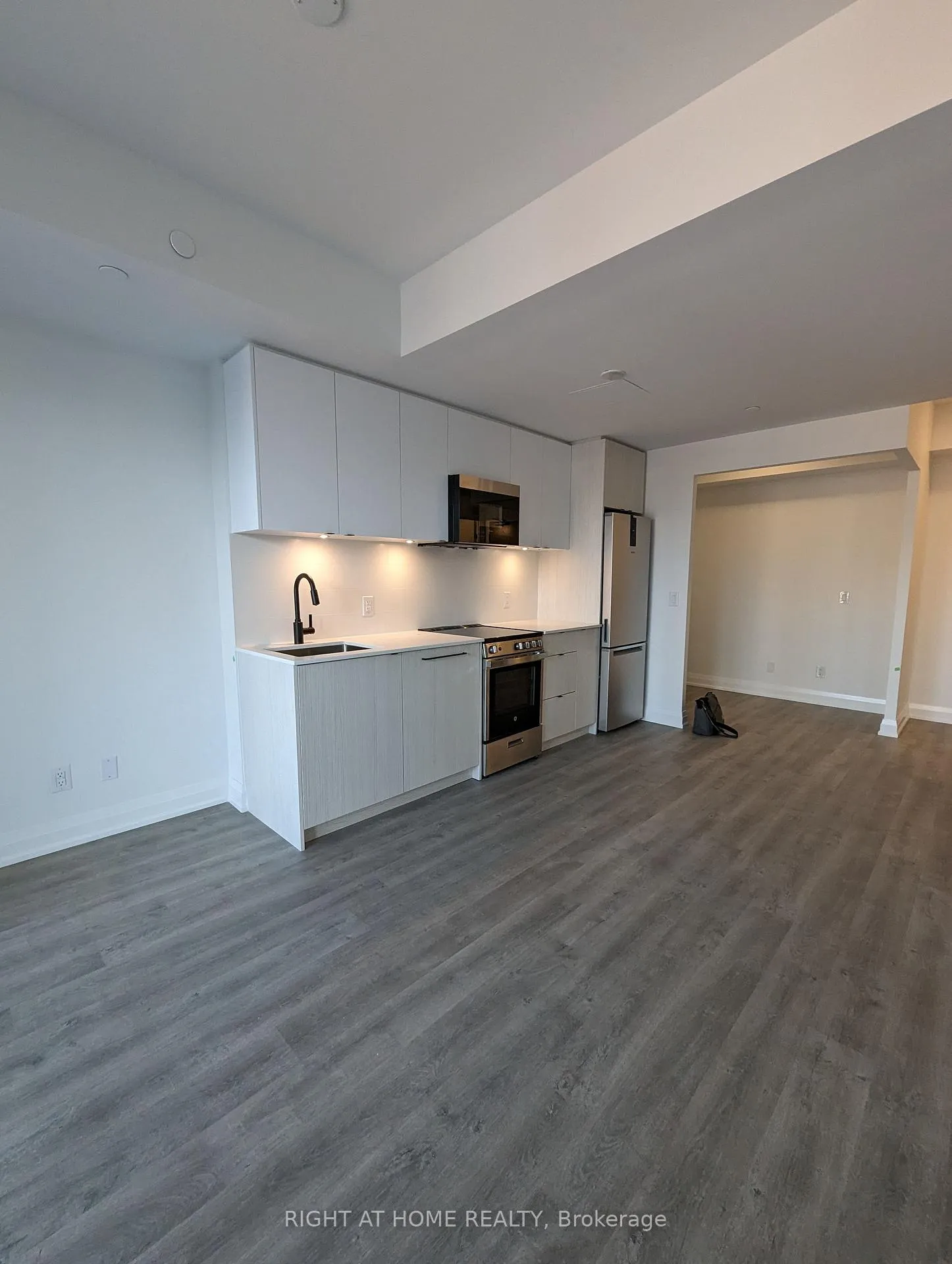 Photo 4 of Unit 313, 2369 Danforth Avenue, Toronto, East End-Danforth — HOMEH