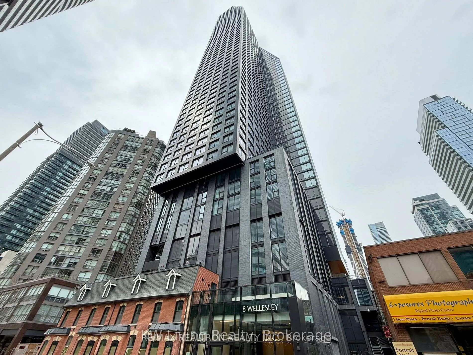 Front of Unit 806, 8 Wellesley Street W