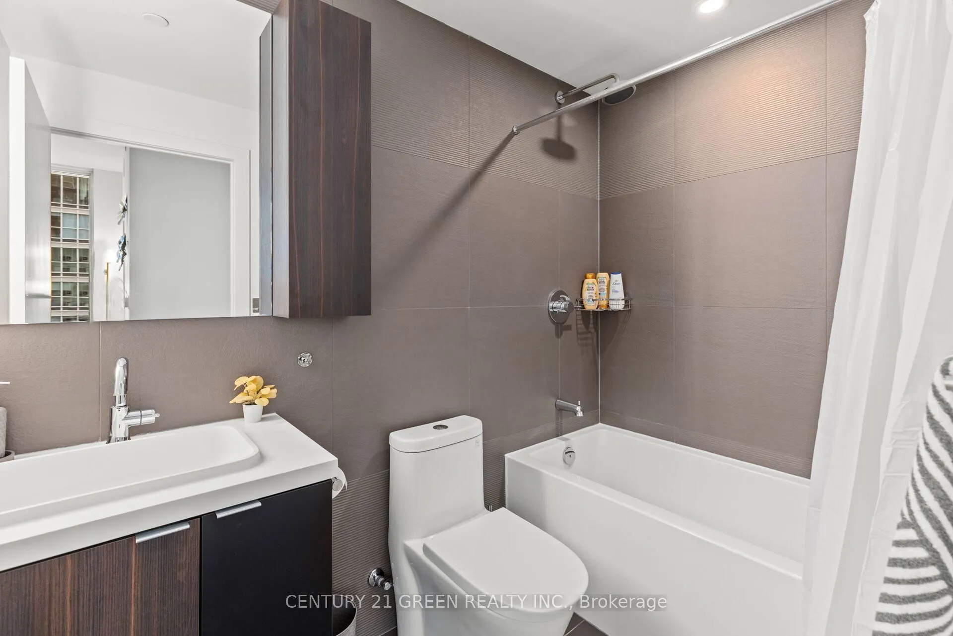 Photo 6 of Unit 2013, 35 Mercer Street, Toronto, Waterfront Communities — HOMEH