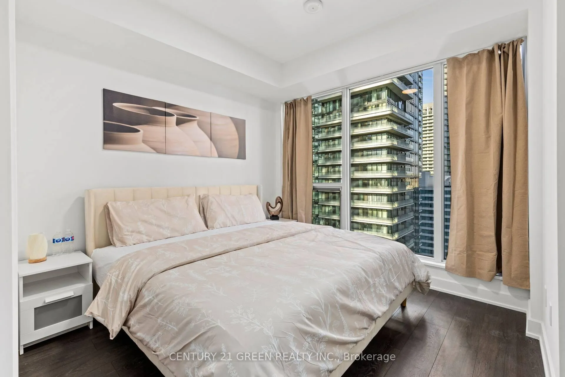 Photo 7 of Unit 2013, 35 Mercer Street, Toronto, Waterfront Communities — HOMEH