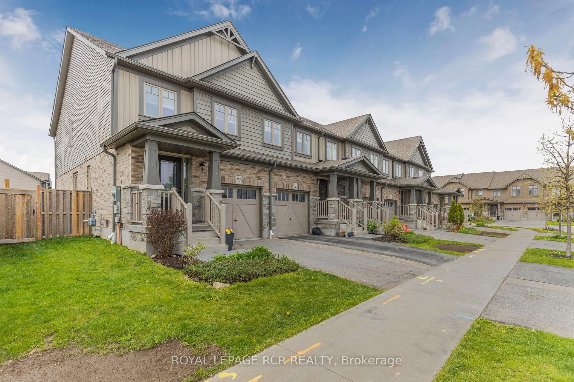 Photo 2 of 75 Winterton Court, Orangeville — HOMEH