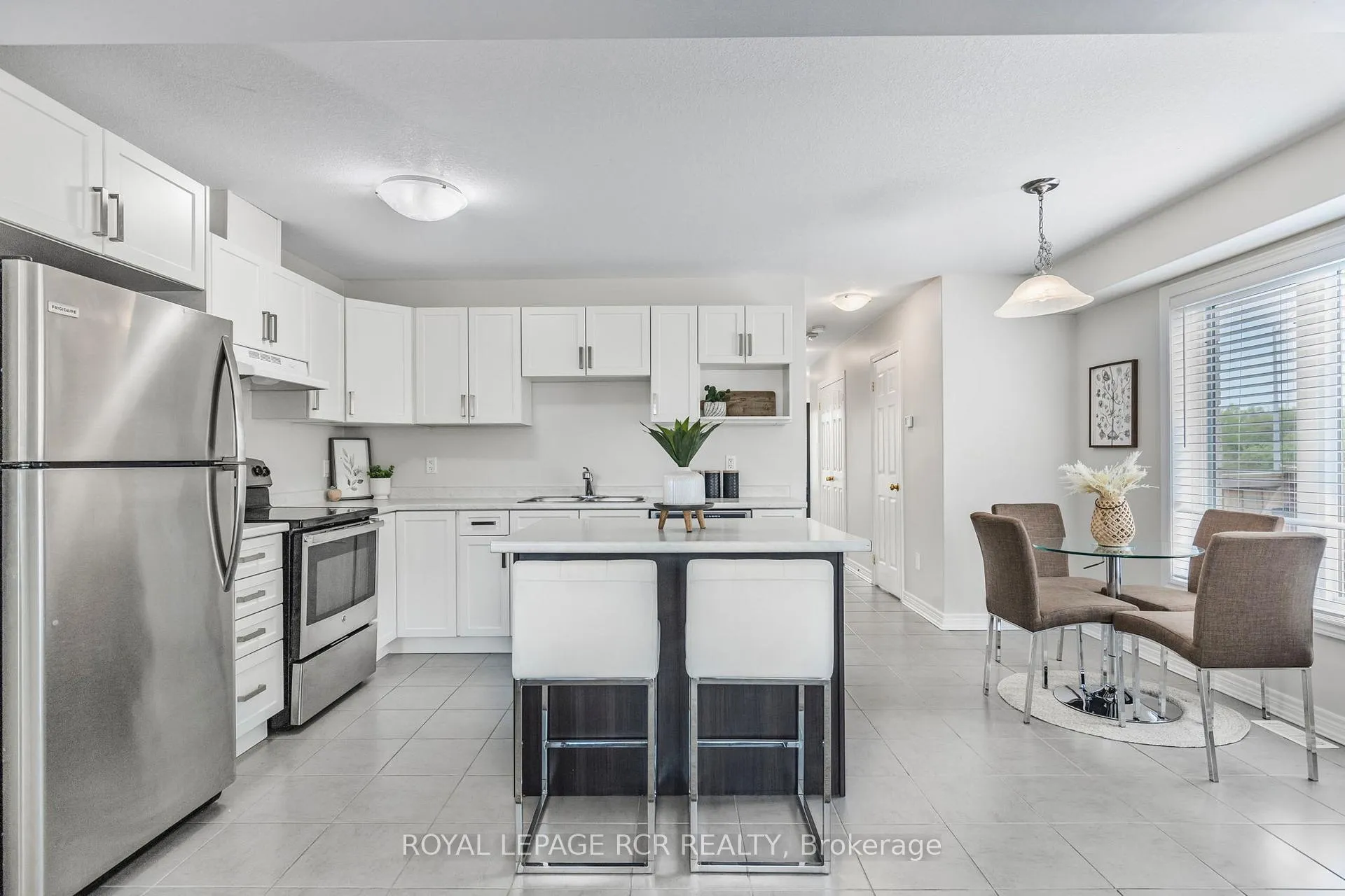 Photo 5 of 75 Winterton Court, Orangeville — HOMEH