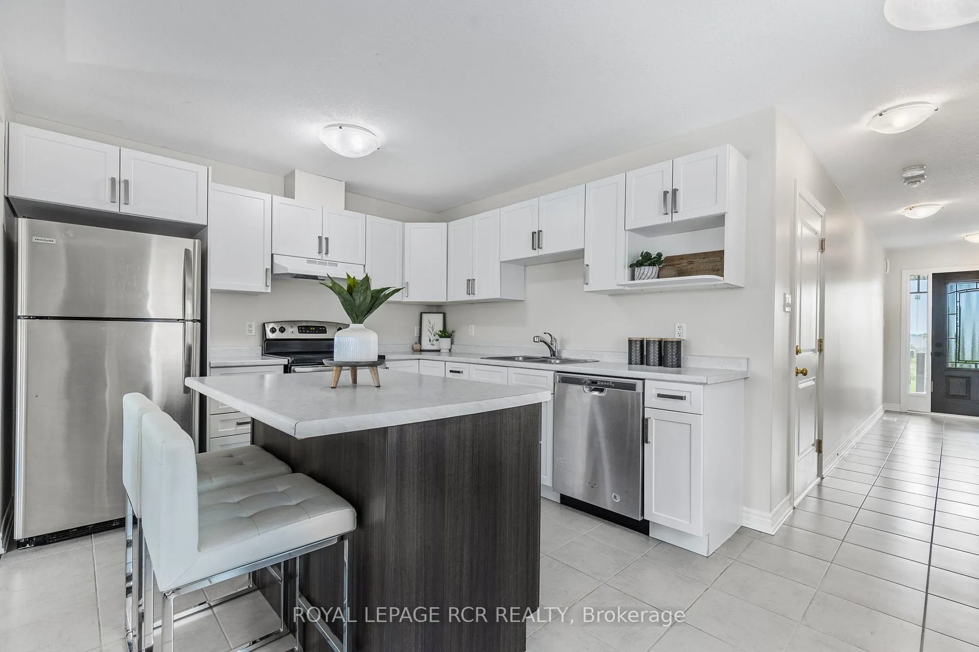 Photo 8 of 75 Winterton Court, Orangeville — HOMEH