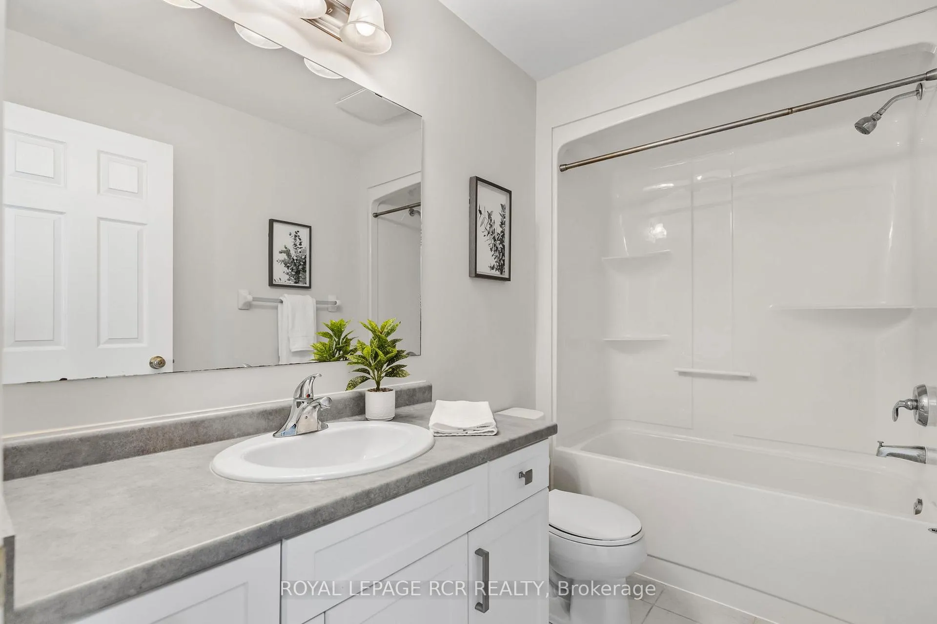 Photo 18 of 75 Winterton Court, Orangeville — HOMEH