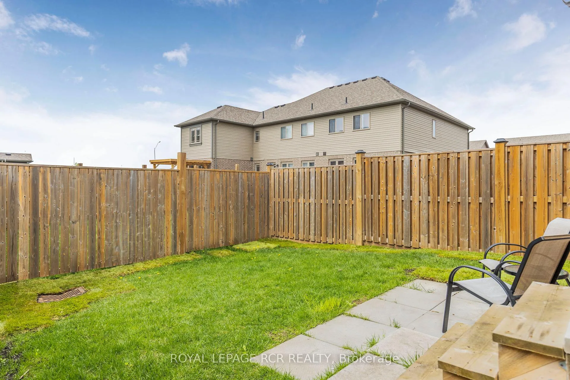 Photo 25 of 75 Winterton Court, Orangeville — HOMEH