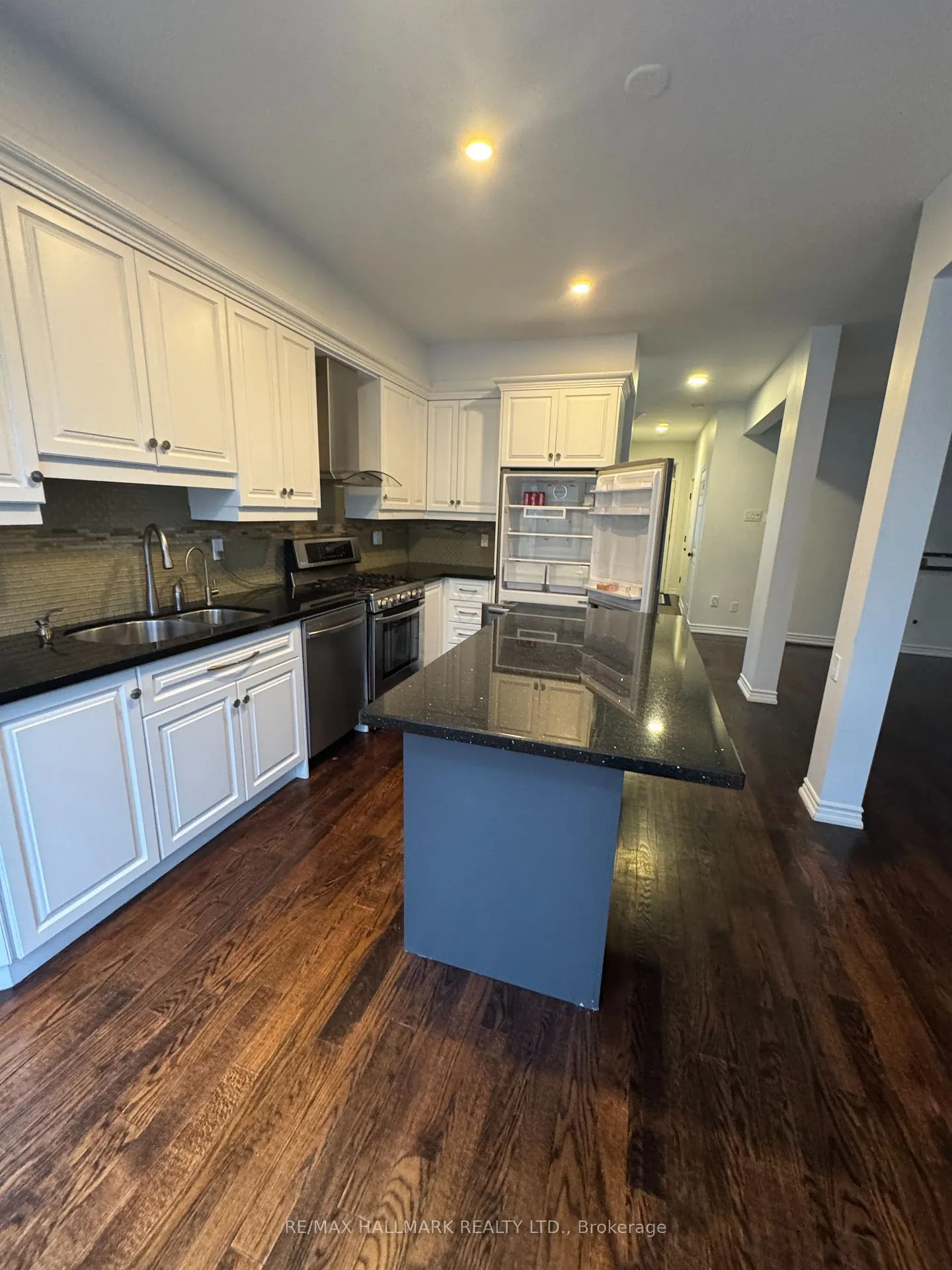 Photo 4 of 34 Willow Tree Street, Vaughan, Maple — HOMEH