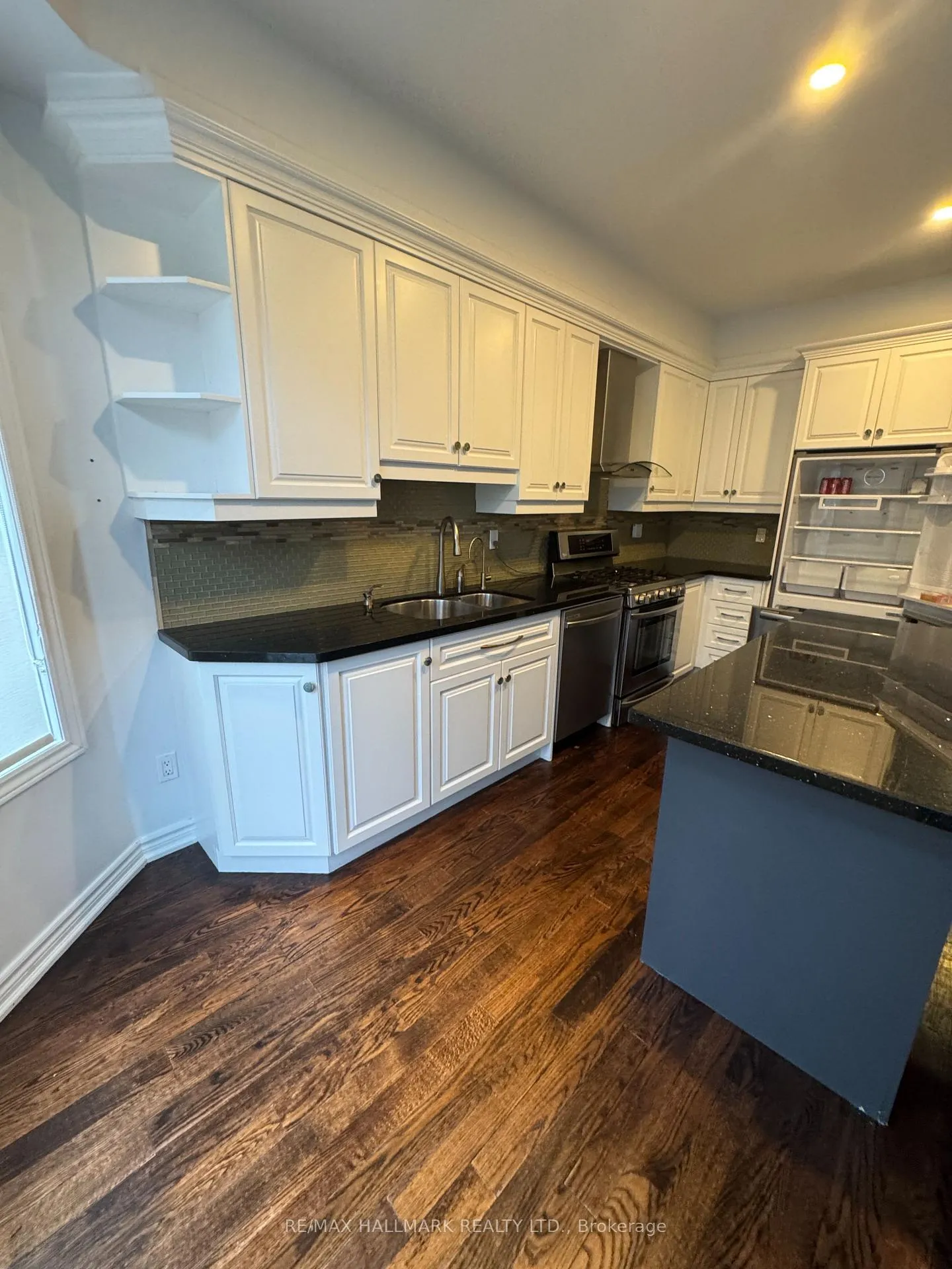 Photo 5 of 34 Willow Tree Street, Vaughan, Maple — HOMEH