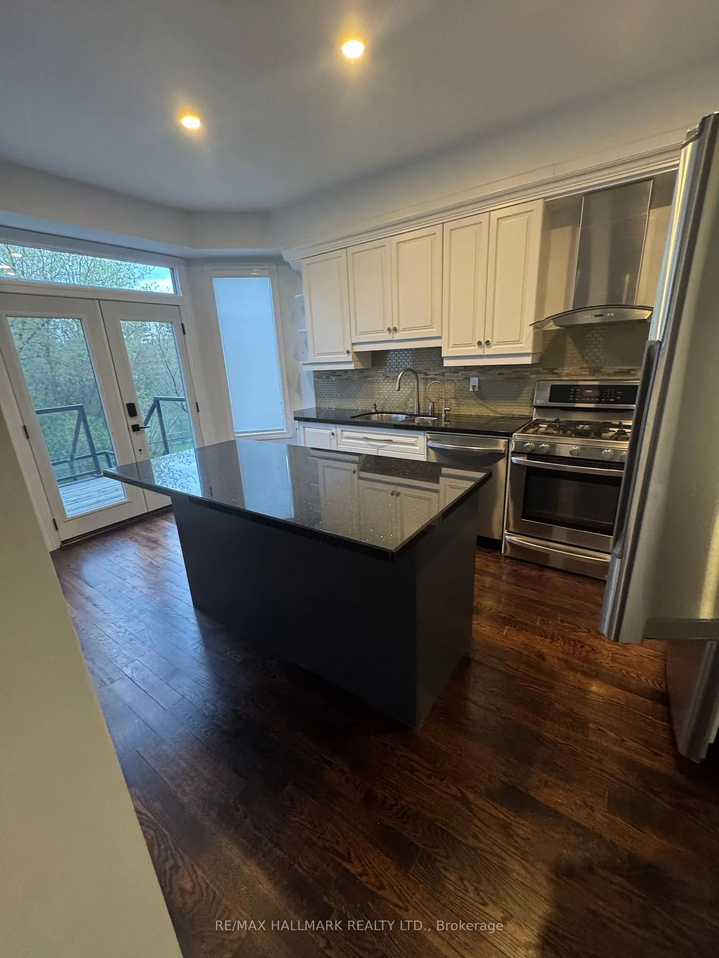 Photo 6 of 34 Willow Tree Street, Vaughan, Maple — HOMEH