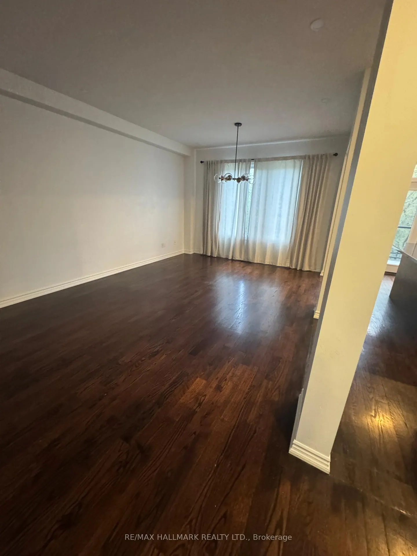 Photo 7 of 34 Willow Tree Street, Vaughan, Maple — HOMEH