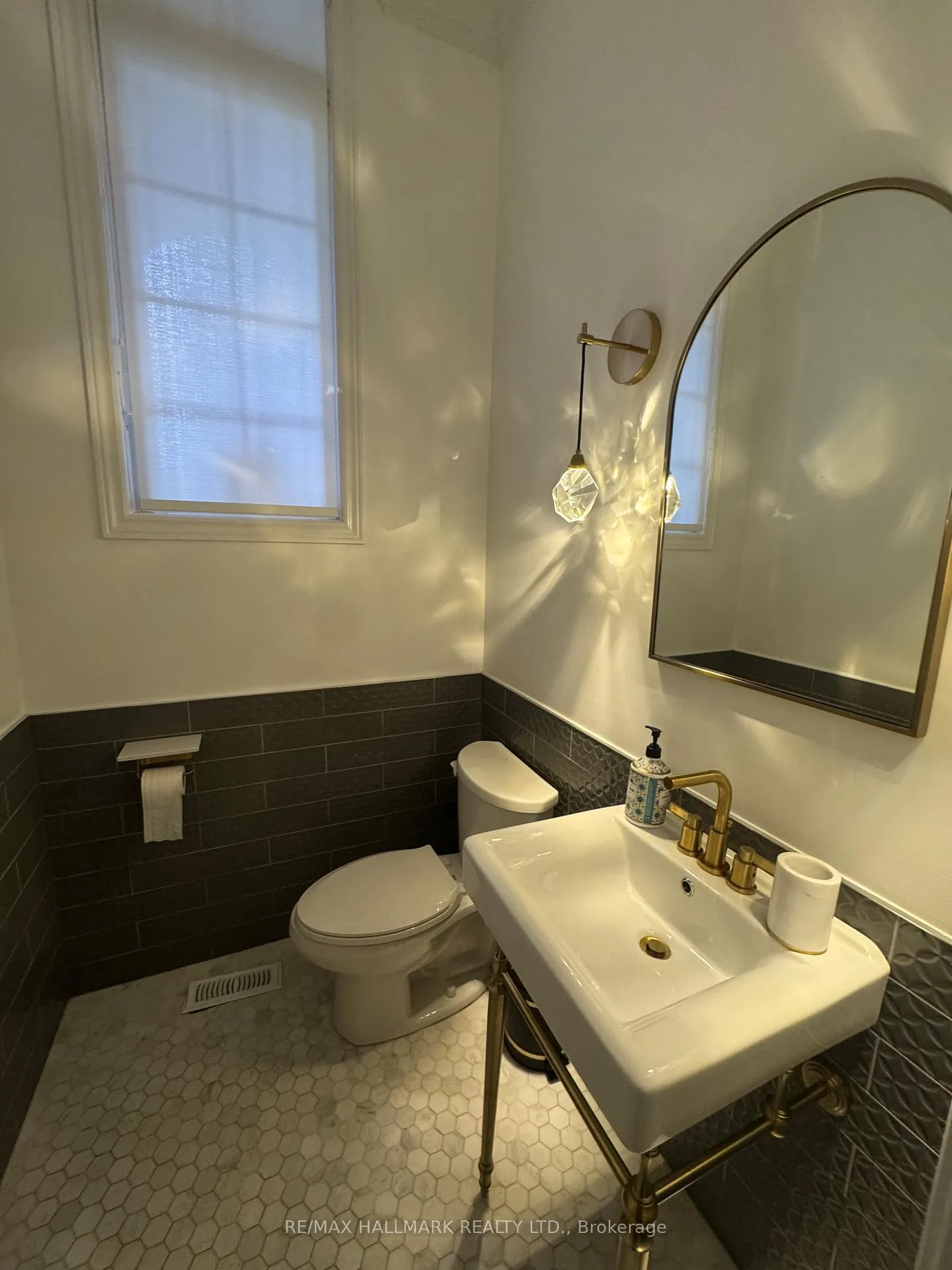 Photo 8 of 34 Willow Tree Street, Vaughan, Maple — HOMEH