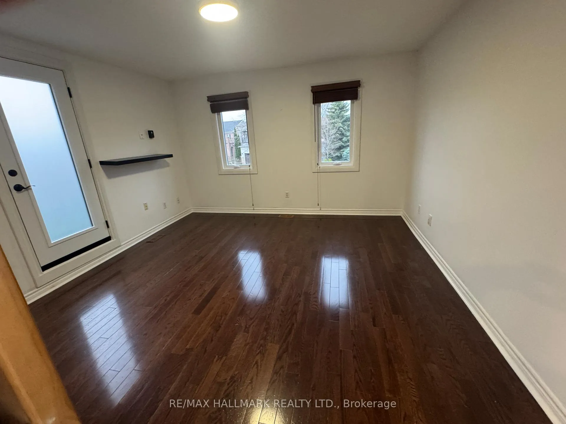 Photo 10 of 34 Willow Tree Street, Vaughan, Maple — HOMEH