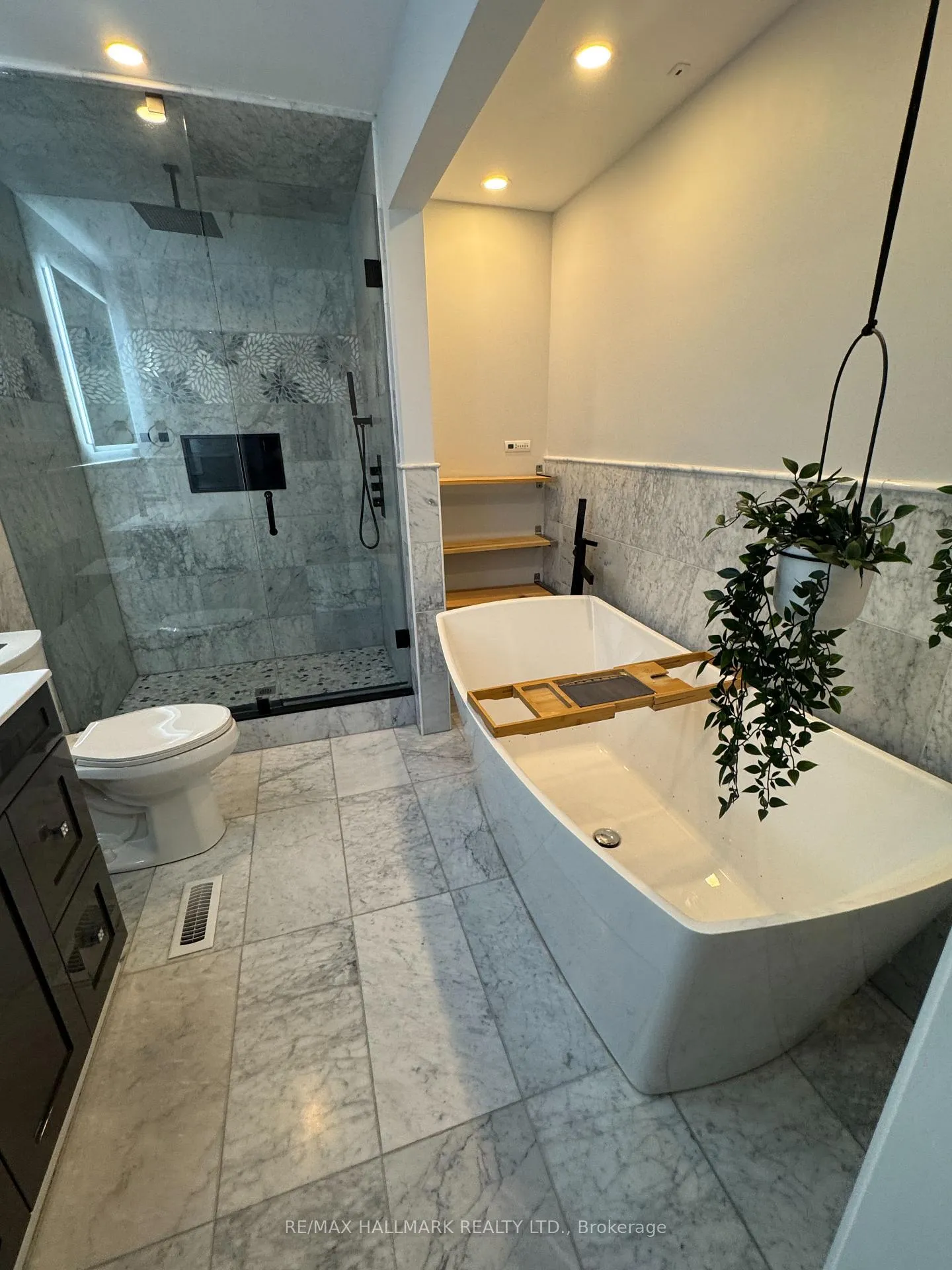 Photo 13 of 34 Willow Tree Street, Vaughan, Maple — HOMEH