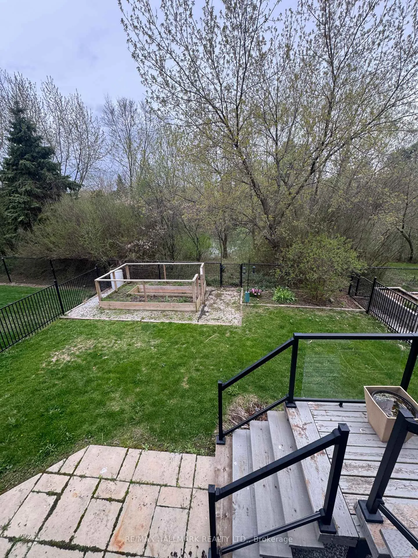 Photo 19 of 34 Willow Tree Street, Vaughan, Maple — HOMEH