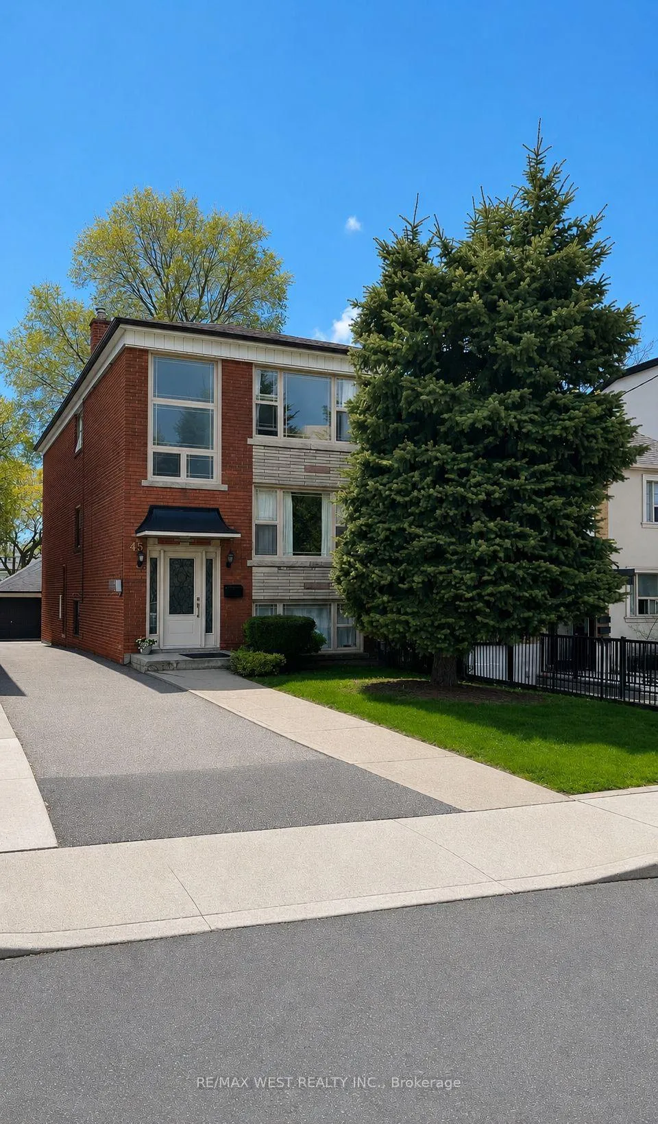 Front of Unit 2, 45 Clovelly Avenue