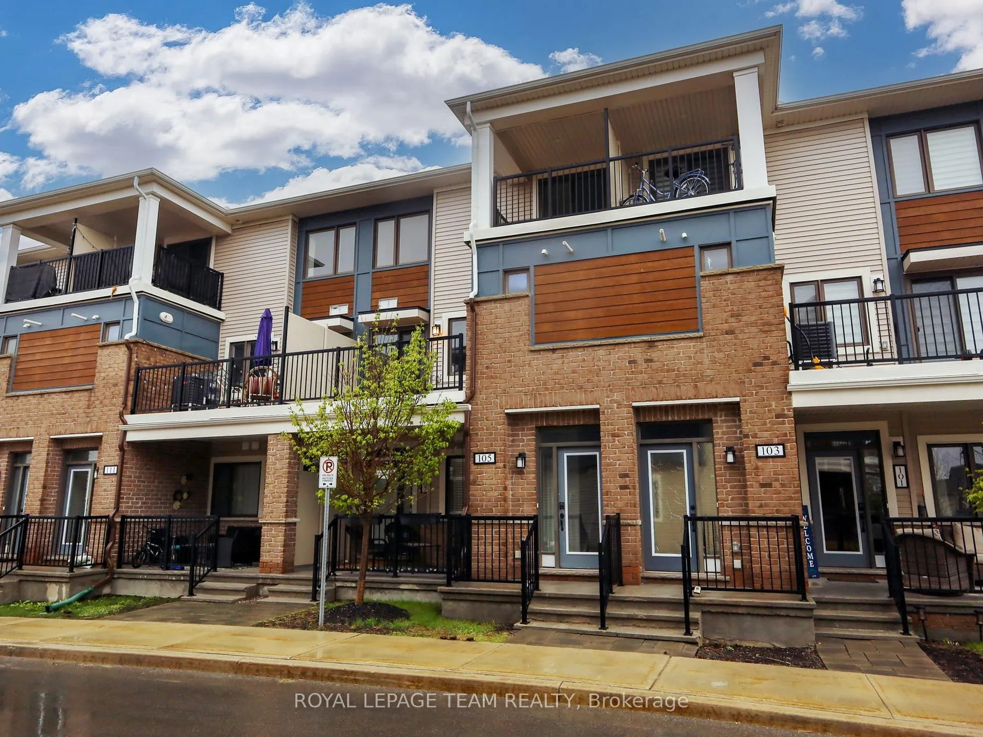 Photo 2 of 105 Walleye Private, Ottawa, Barrhaven - Half Moon Bay — HOMEH