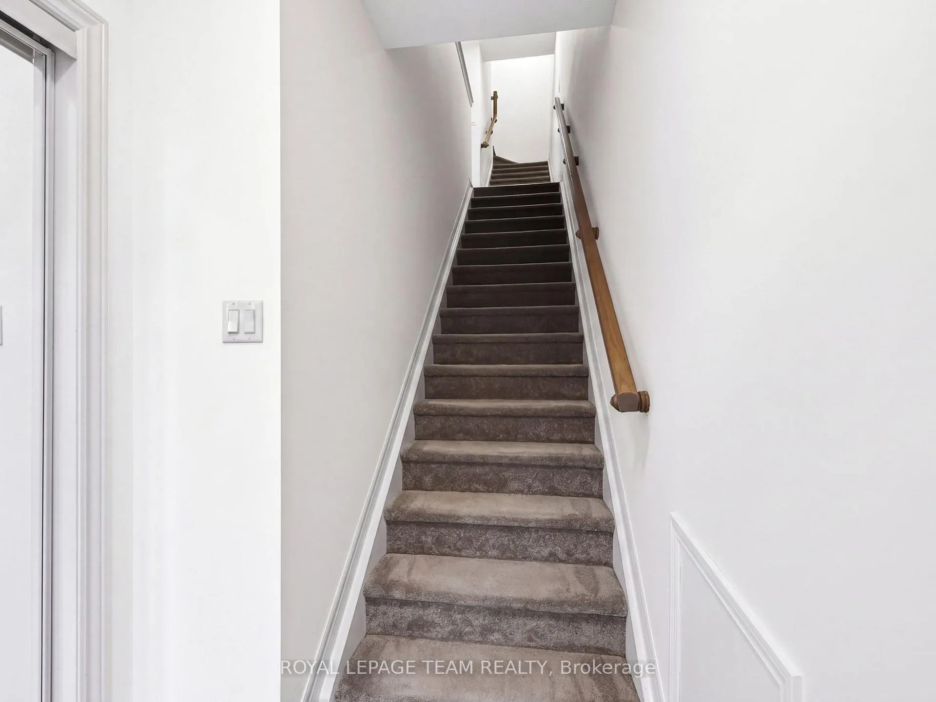 Photo 4 of 105 Walleye Private, Ottawa, Barrhaven - Half Moon Bay — HOMEH