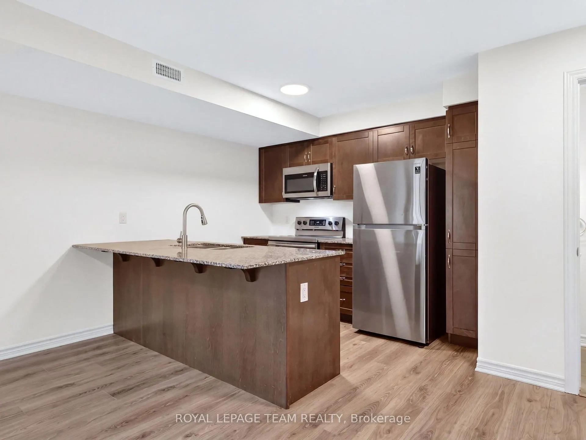 Photo 8 of 105 Walleye Private, Ottawa, Barrhaven - Half Moon Bay — HOMEH