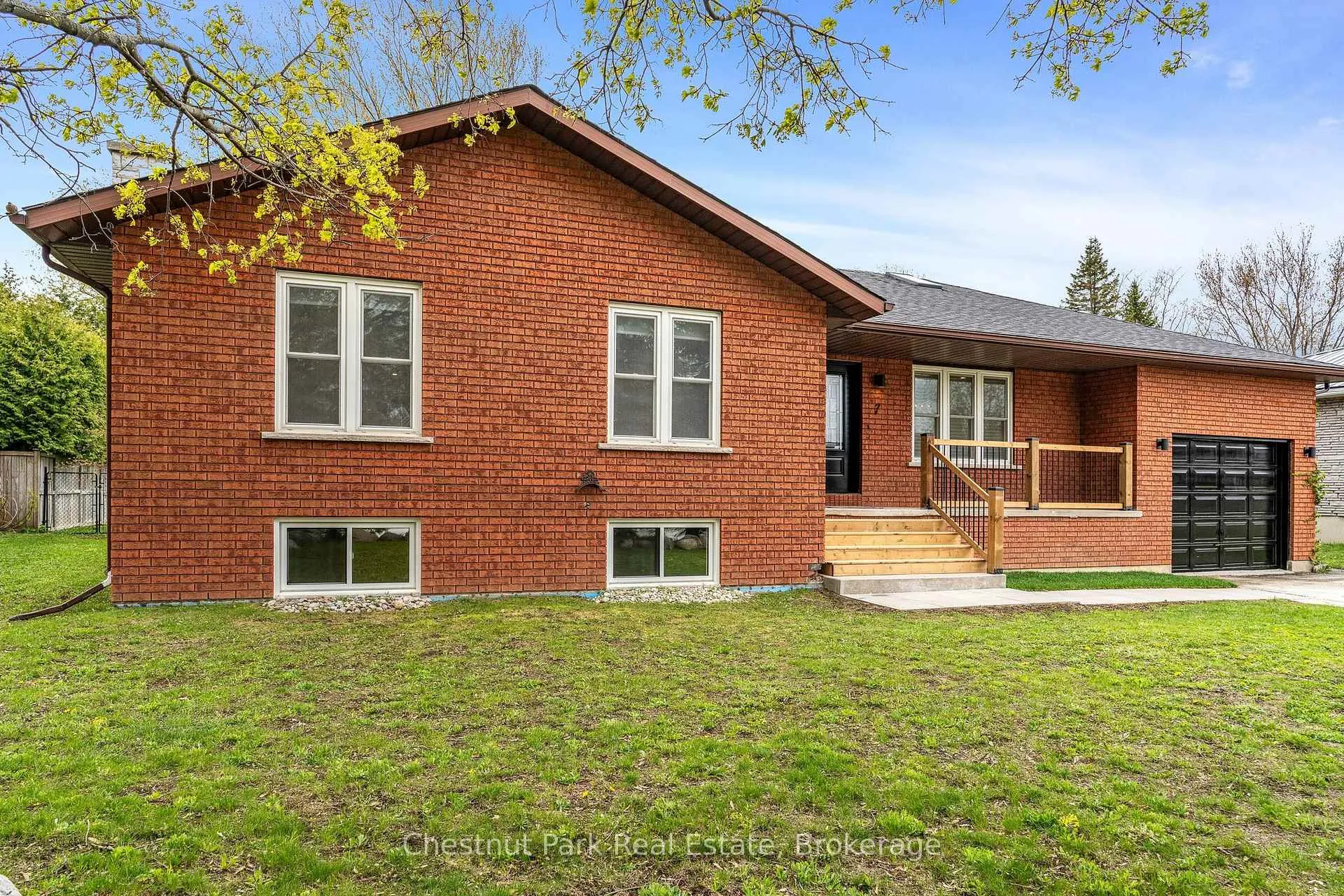 Photo 2 of 7 McKean Boulevard, Clearview, Nottawa — HOMEH