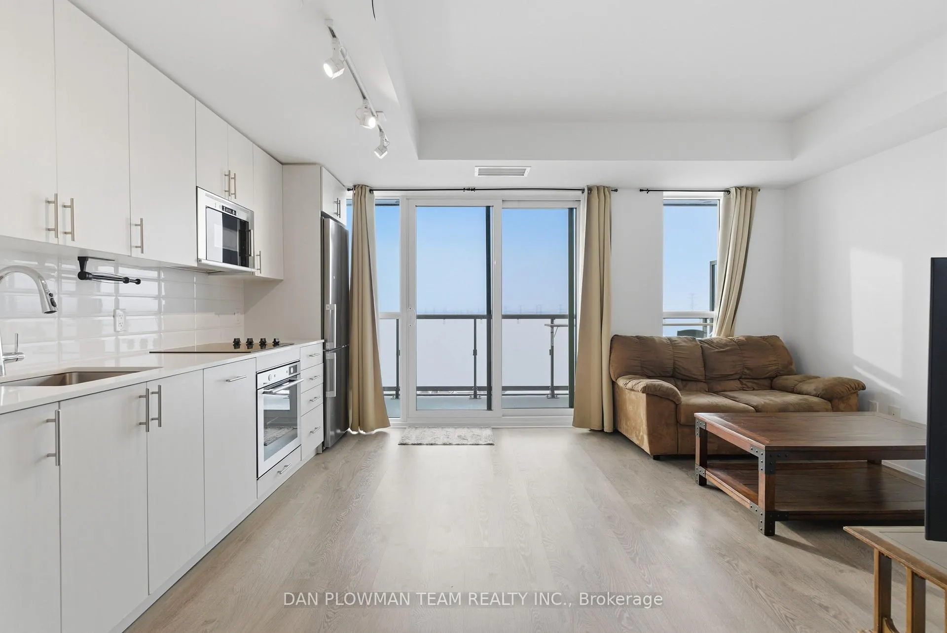 Front of Unit 1121, 2550 Simcoe Street N