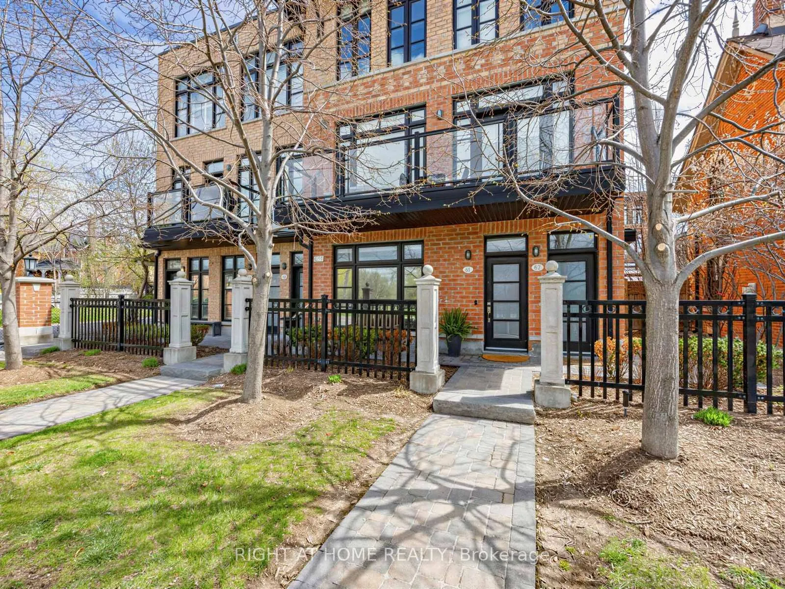 Photo 3 of Unit 61, 8177 Kipling Avenue, Vaughan, West Woodbridge — HOMEH