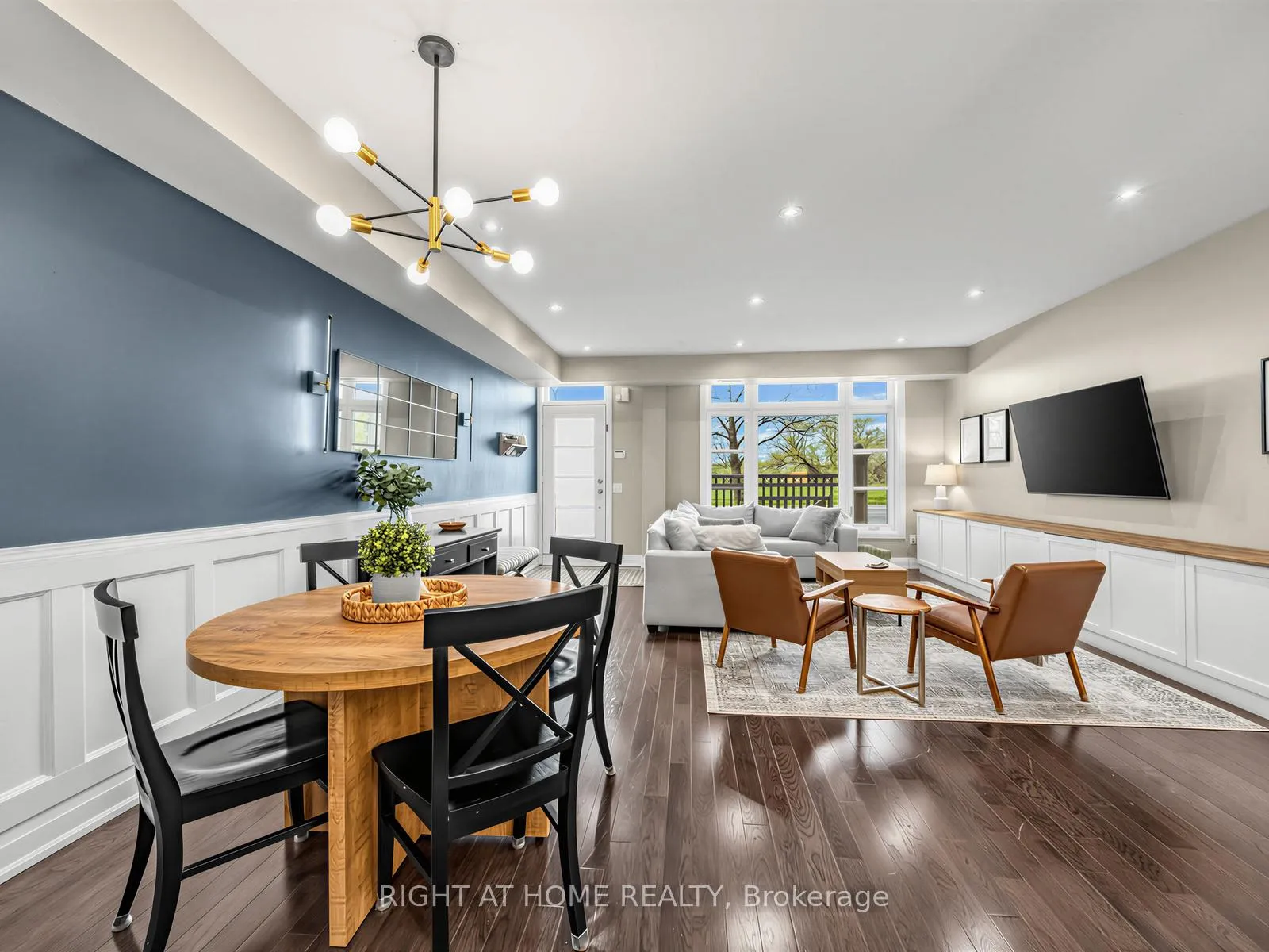 Photo 5 of Unit 61, 8177 Kipling Avenue, Vaughan, West Woodbridge — HOMEH