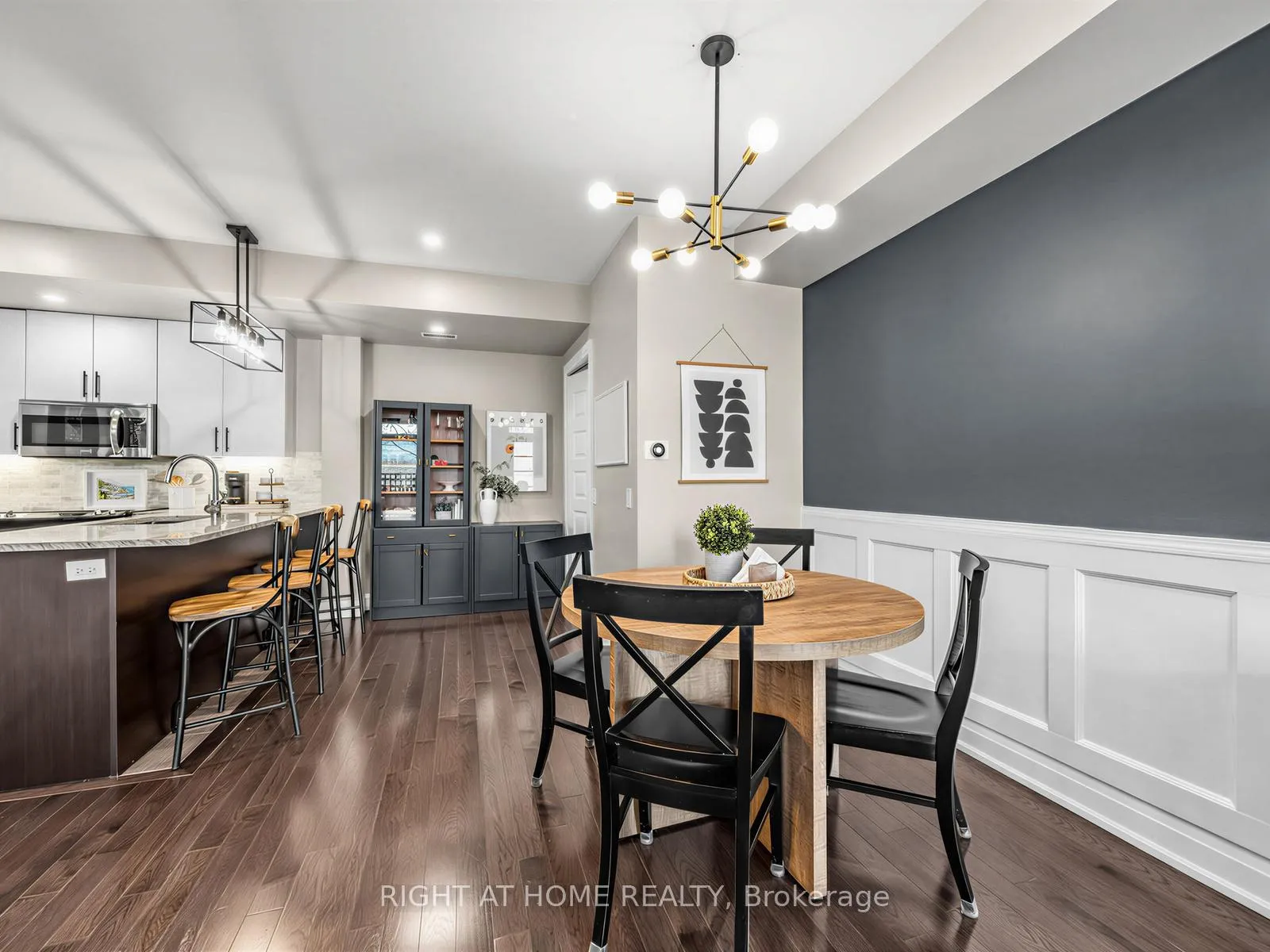 Photo 7 of Unit 61, 8177 Kipling Avenue, Vaughan, West Woodbridge — HOMEH