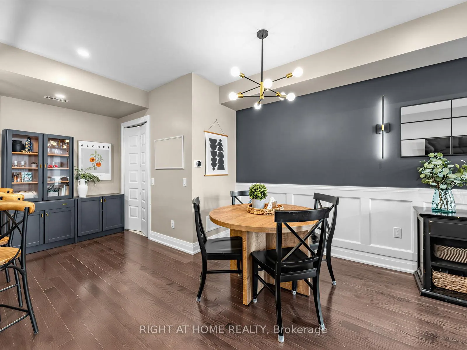 Photo 8 of Unit 61, 8177 Kipling Avenue, Vaughan, West Woodbridge — HOMEH