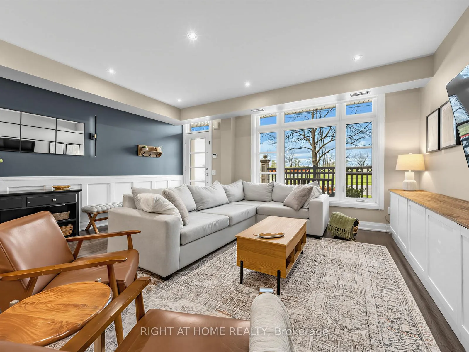 Photo 9 of Unit 61, 8177 Kipling Avenue, Vaughan, West Woodbridge — HOMEH