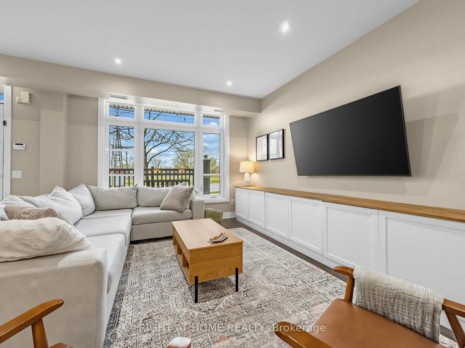 Photo 10 of Unit 61, 8177 Kipling Avenue, Vaughan, West Woodbridge — HOMEH