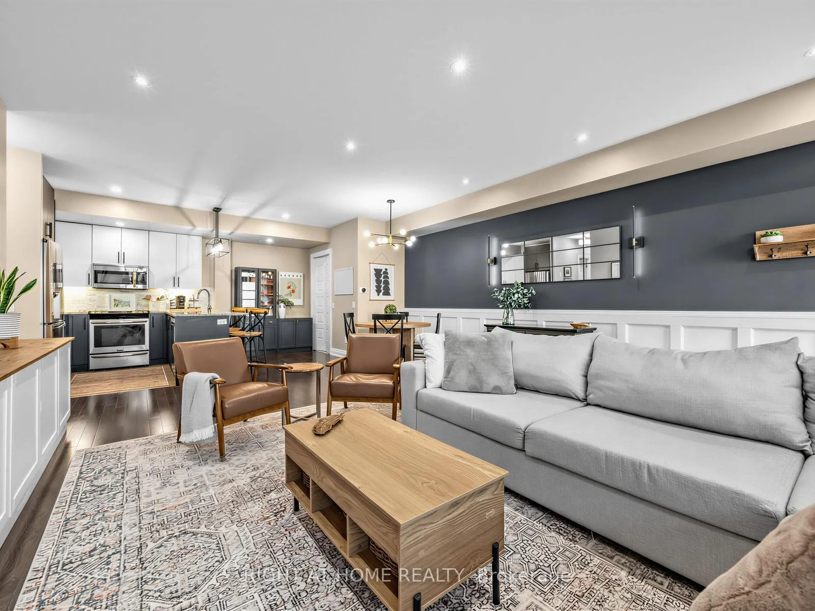 Photo 11 of Unit 61, 8177 Kipling Avenue, Vaughan, West Woodbridge — HOMEH