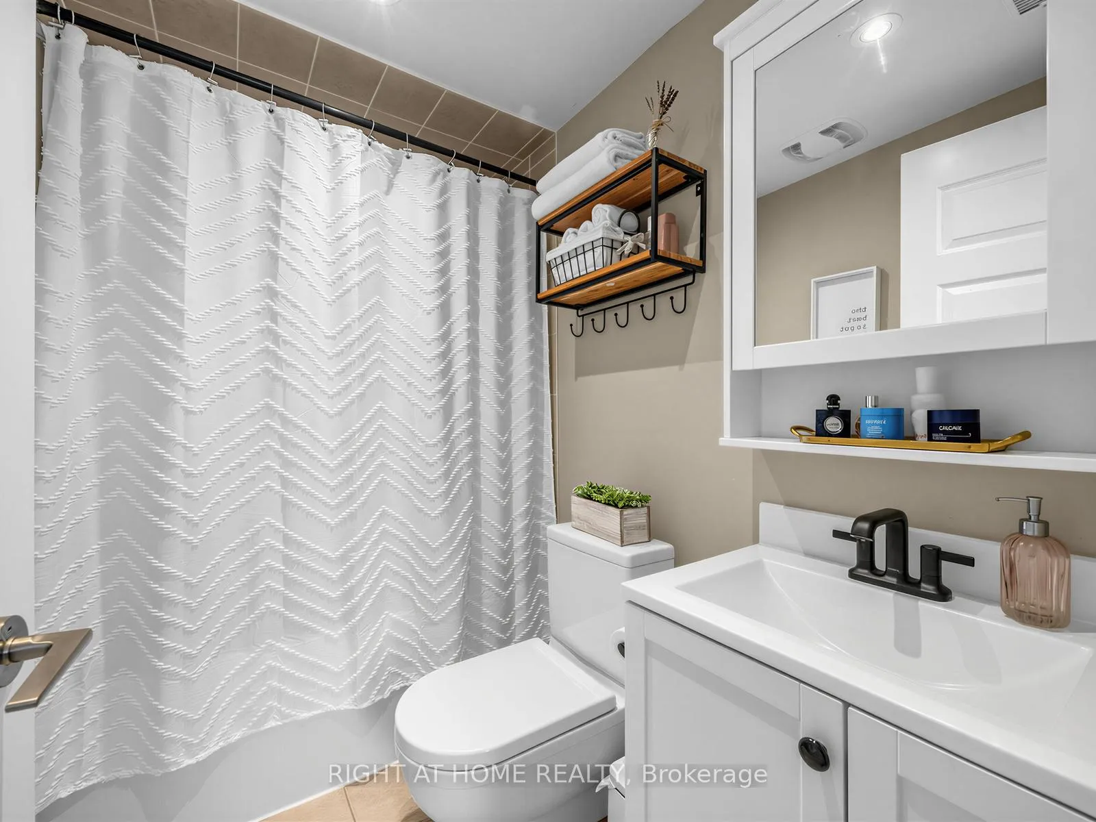 Photo 20 of Unit 61, 8177 Kipling Avenue, Vaughan, West Woodbridge — HOMEH