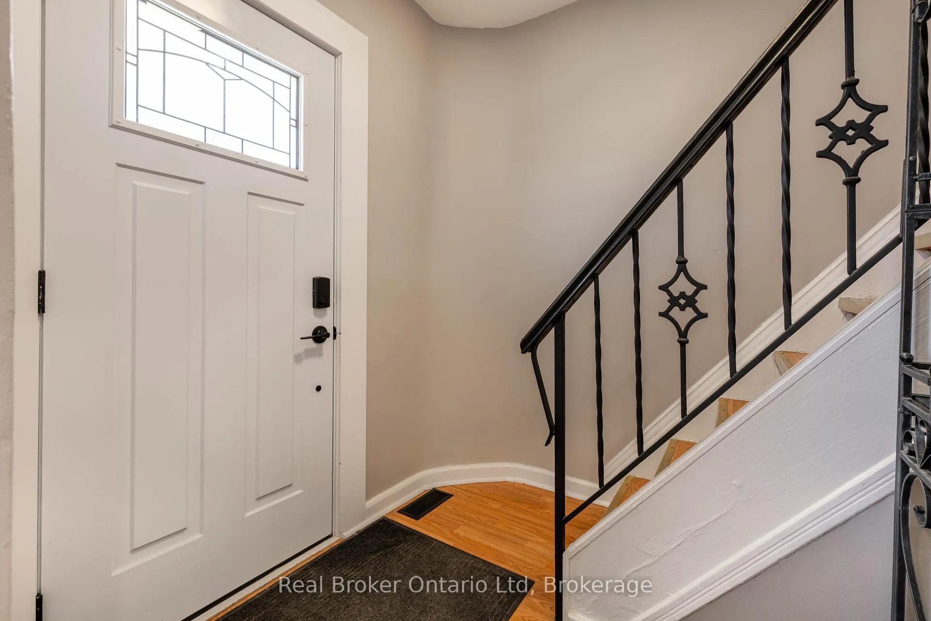 Photo 3 of 712 9th Avenue E, Owen Sound — HOMEH