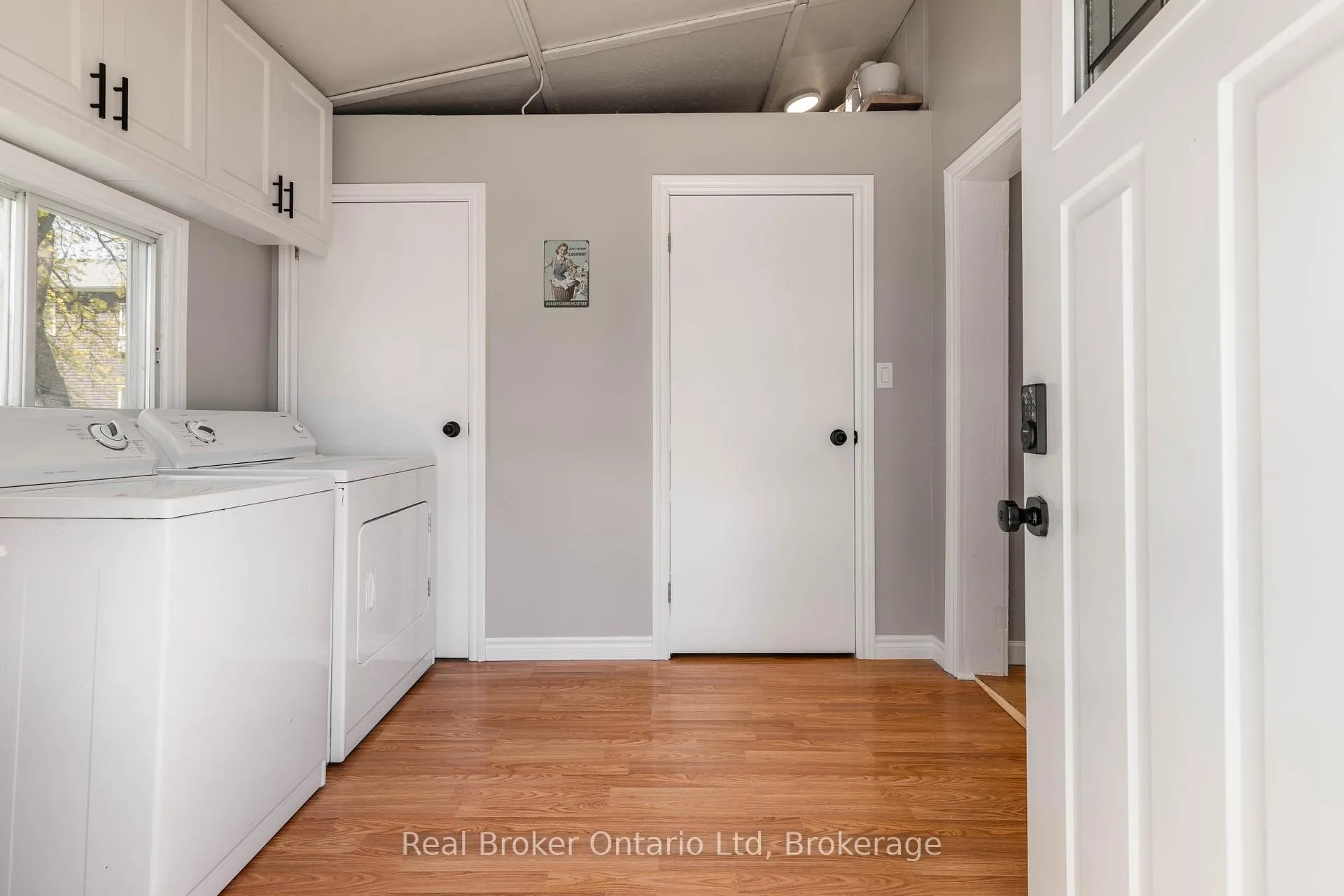 Photo 11 of 712 9th Avenue E, Owen Sound — HOMEH