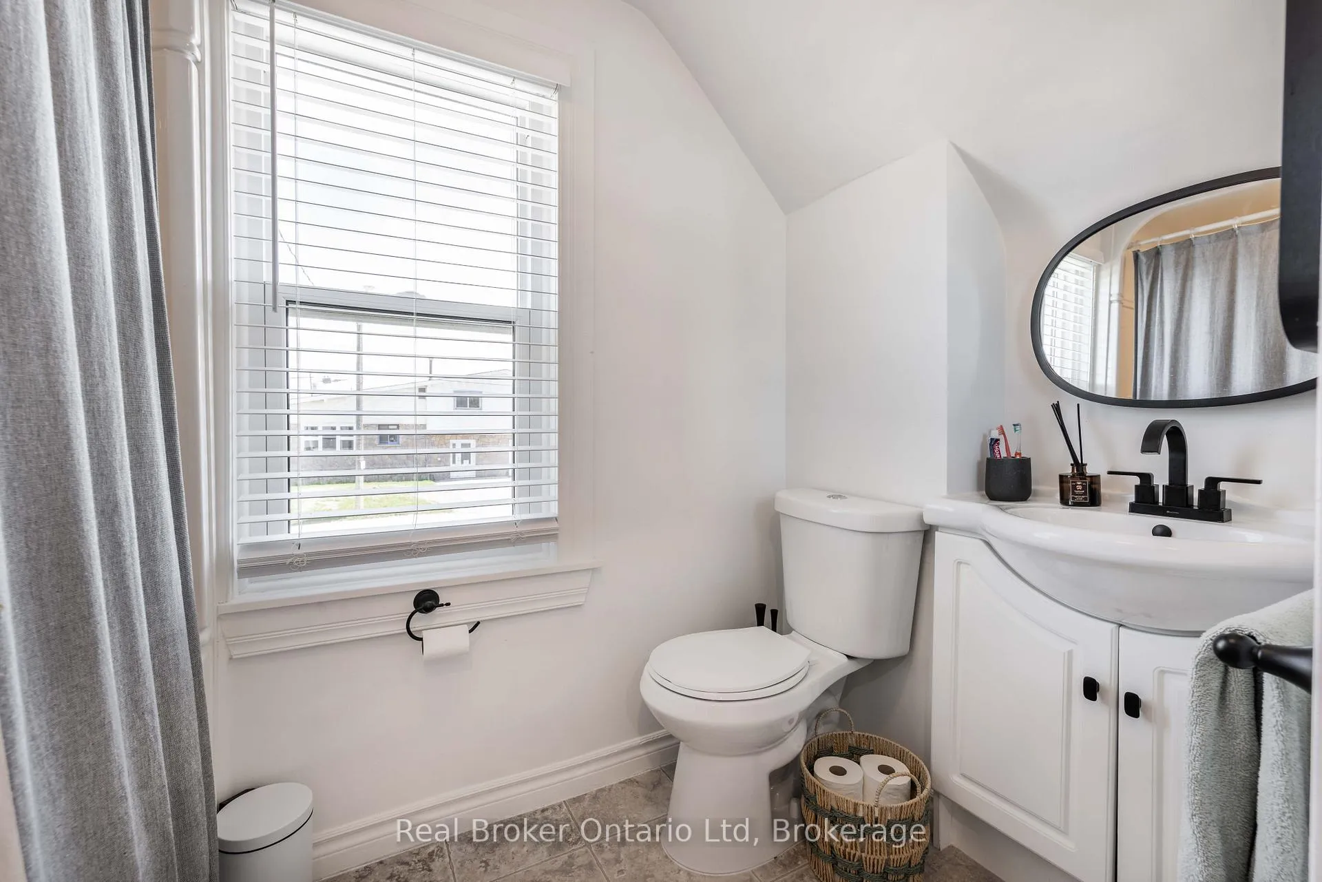 Photo 14 of 712 9th Avenue E, Owen Sound — HOMEH
