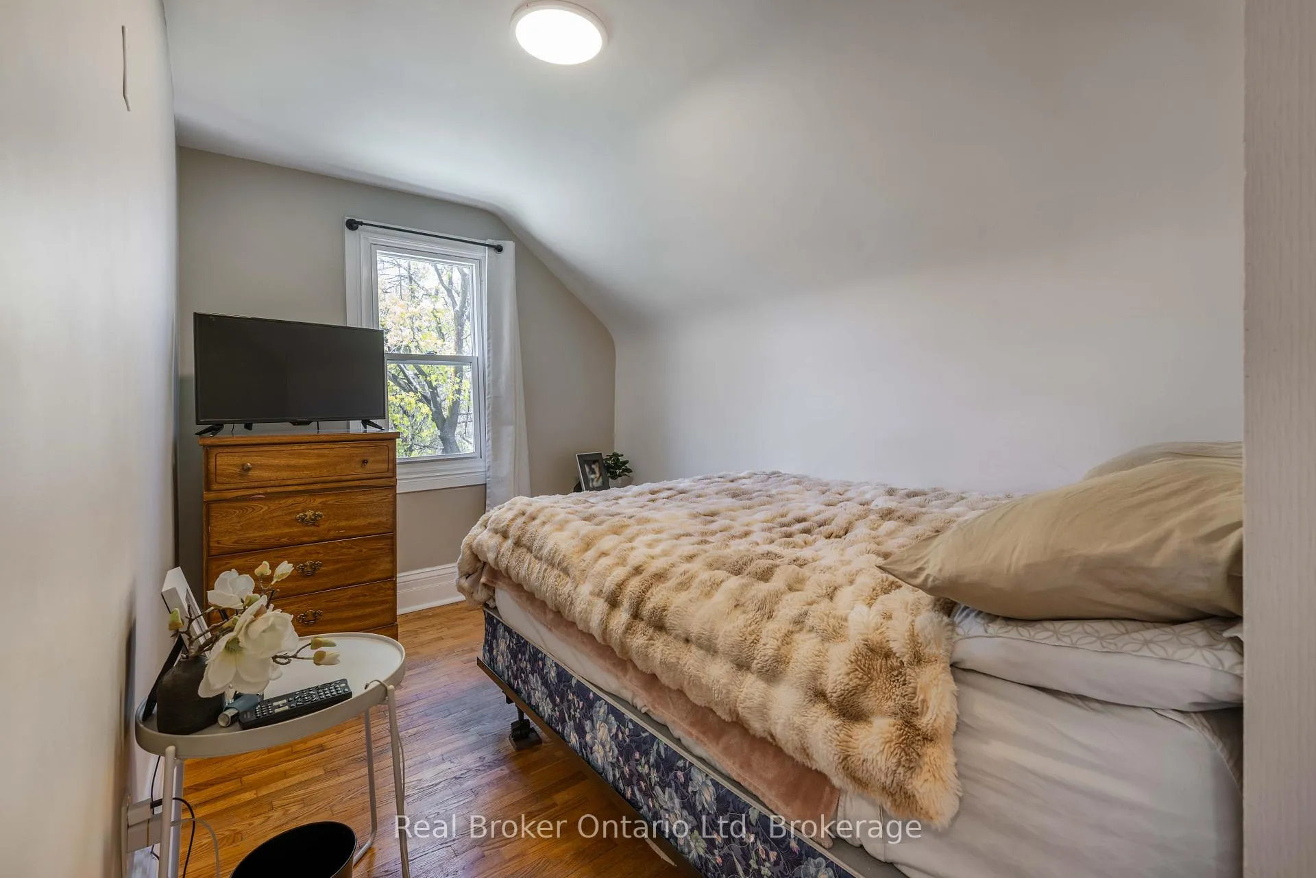 Photo 16 of 712 9th Avenue E, Owen Sound — HOMEH