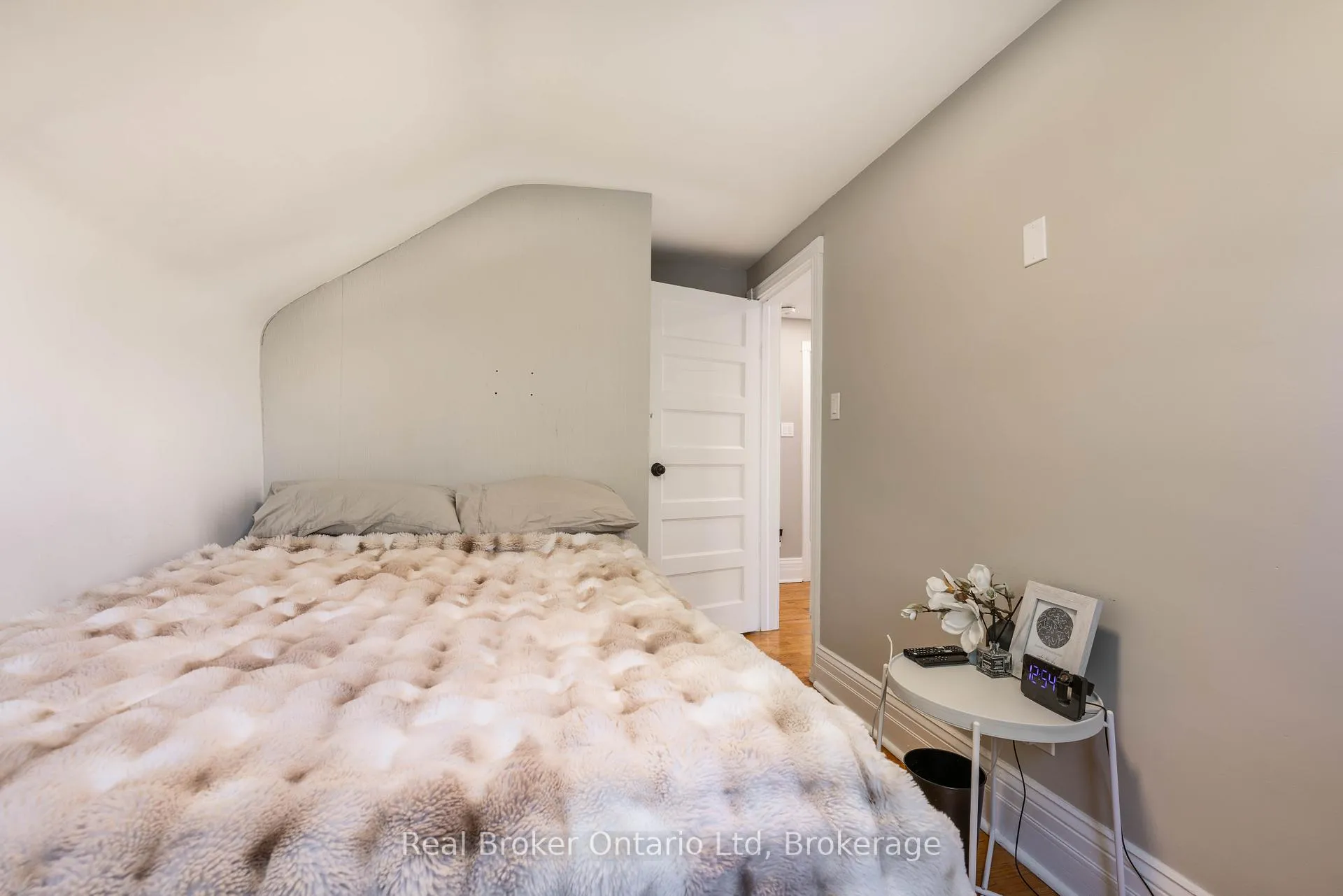 Photo 17 of 712 9th Avenue E, Owen Sound — HOMEH