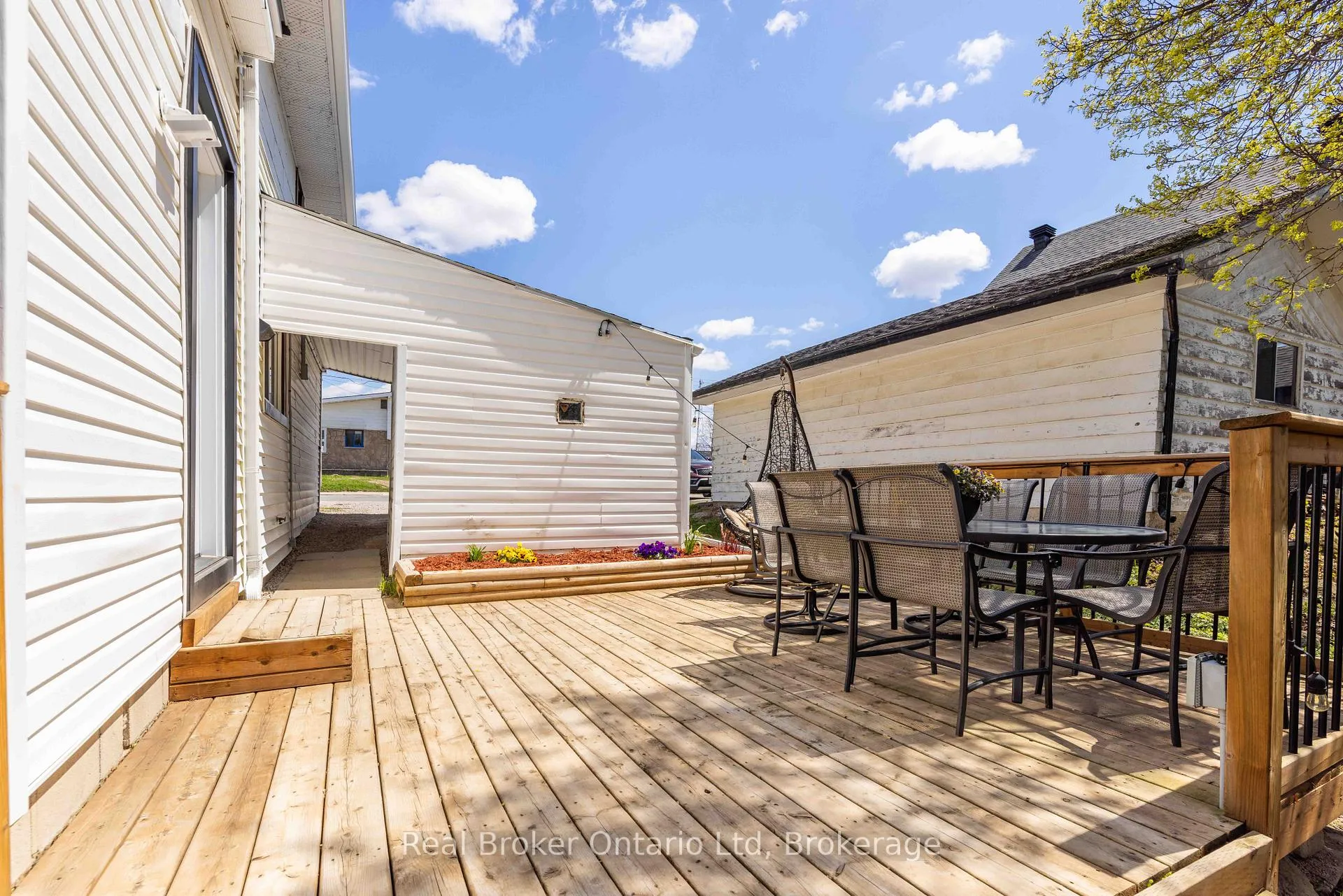 Photo 21 of 712 9th Avenue E, Owen Sound — HOMEH