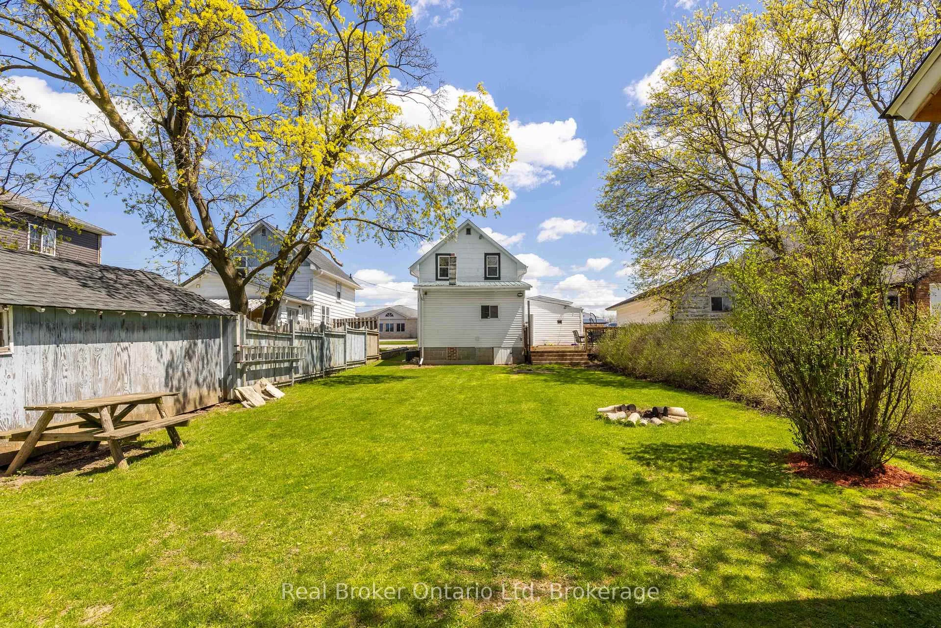 Photo 25 of 712 9th Avenue E, Owen Sound — HOMEH