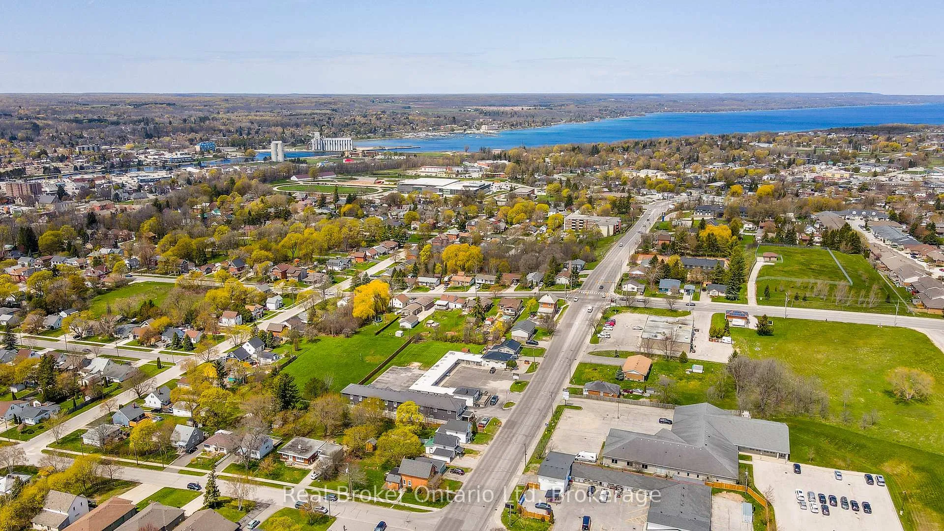 Photo 32 of 712 9th Avenue E, Owen Sound — HOMEH