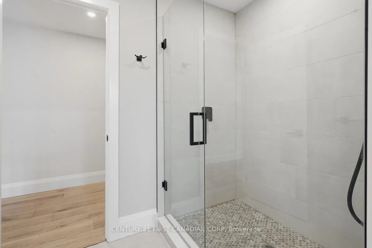 Photo 29 of 1729 Upper West Avenue, London, South B — HOMEH