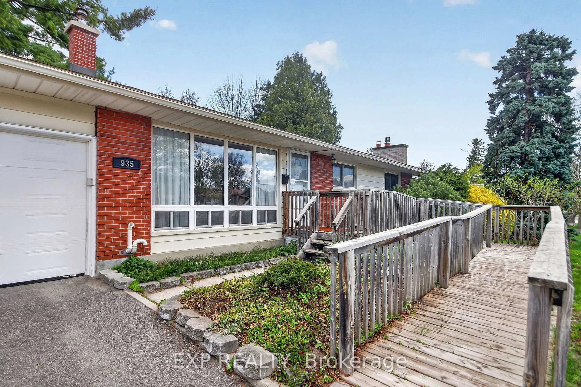 Photo 2 of 935 Pleasant Park Road, Ottawa, Elmvale Acres/Urbandale — HOMEH