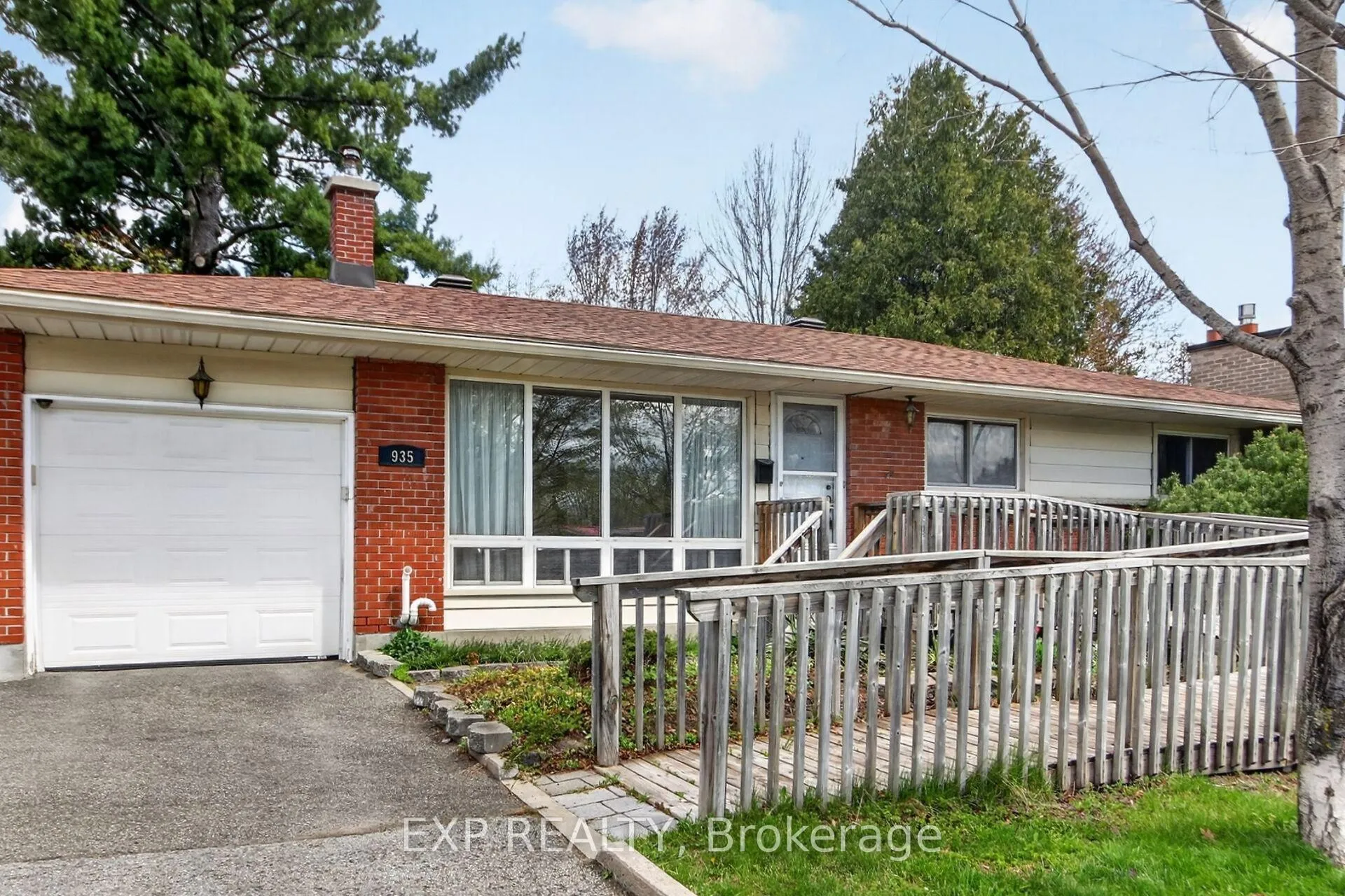 Photo 1 of 935 Pleasant Park Road, Ottawa, Elmvale Acres/Urbandale — HOMEH