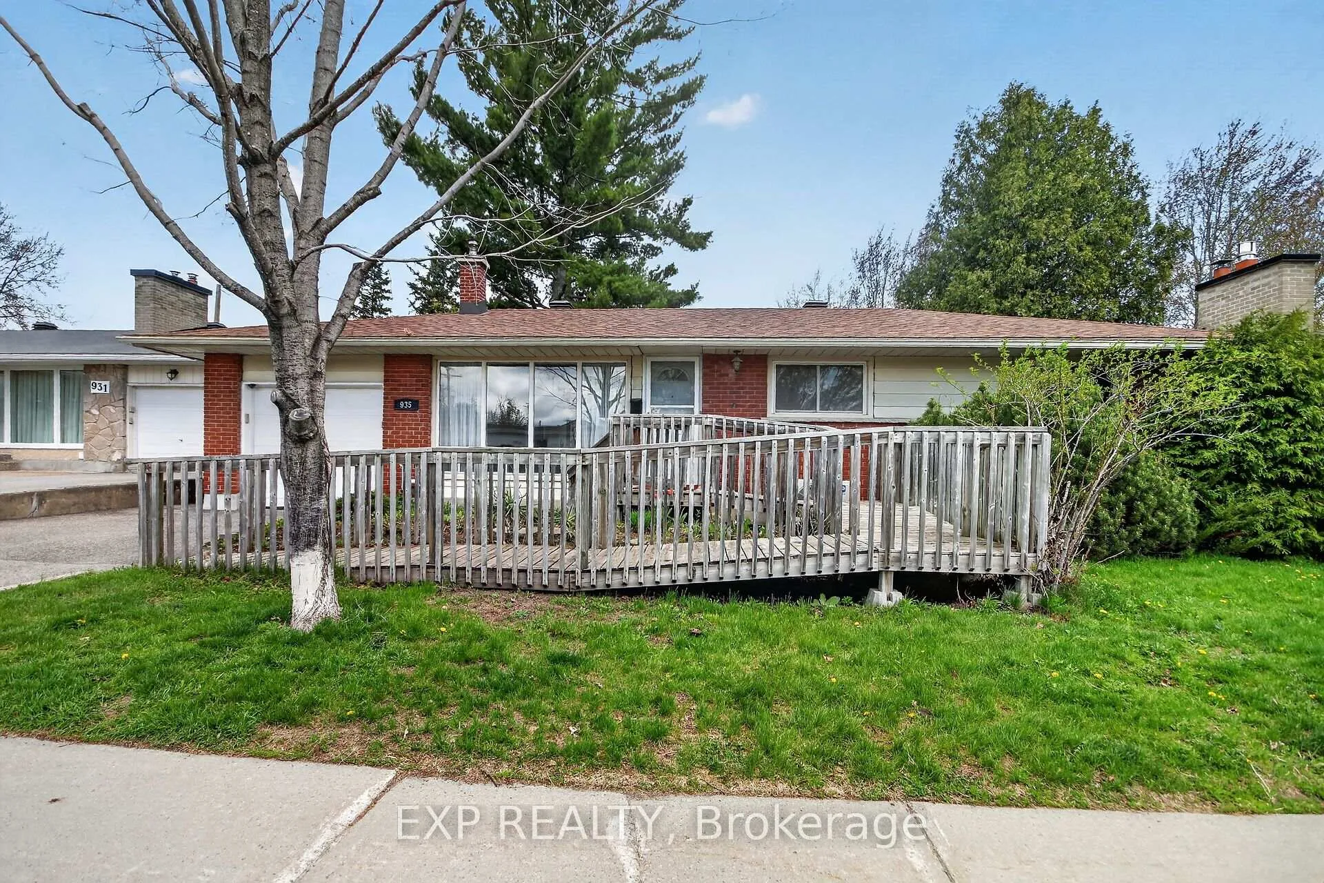 Photo 3 of 935 Pleasant Park Road, Ottawa, Elmvale Acres/Urbandale — HOMEH