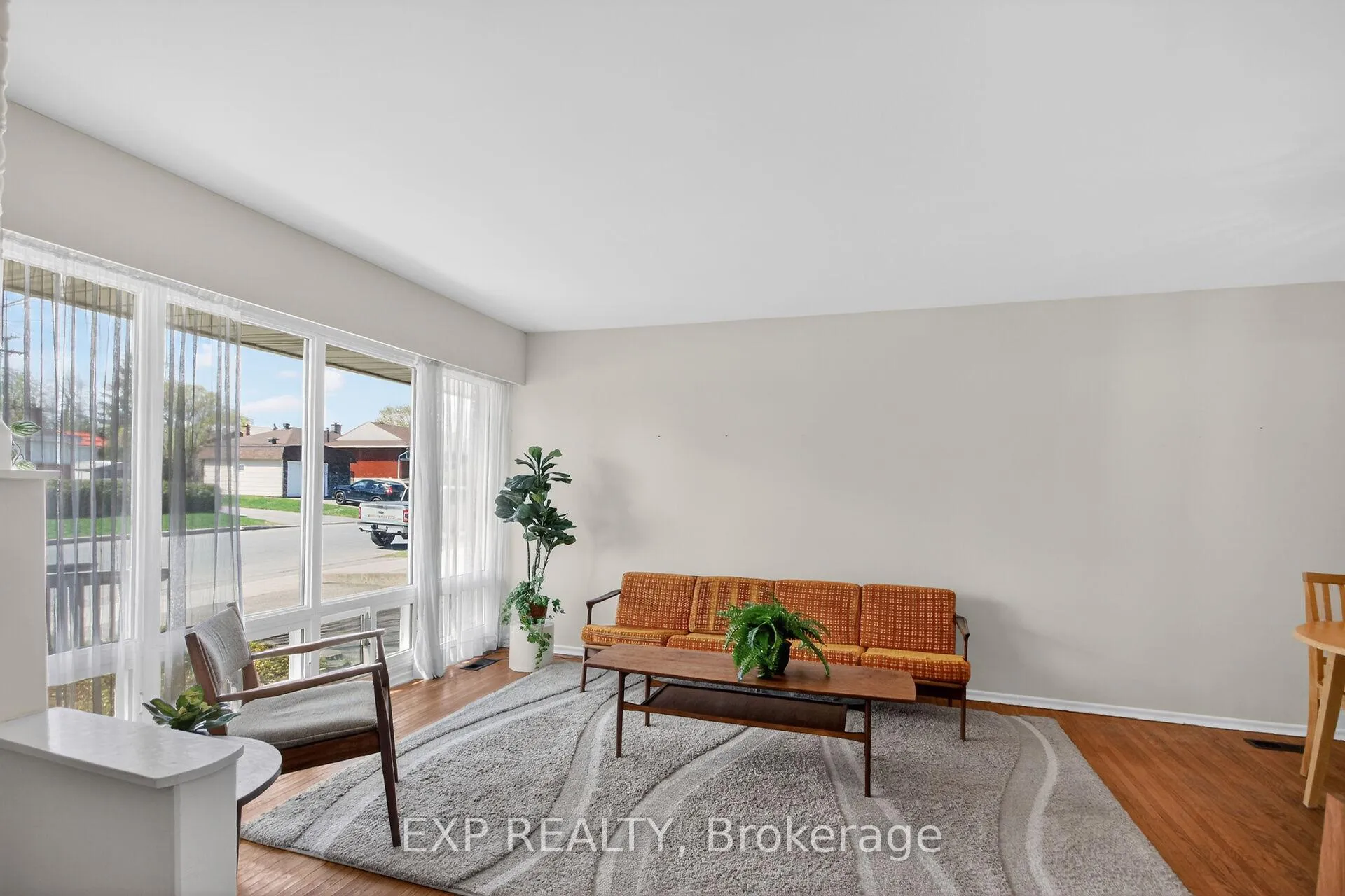Photo 4 of 935 Pleasant Park Road, Ottawa, Elmvale Acres/Urbandale — HOMEH