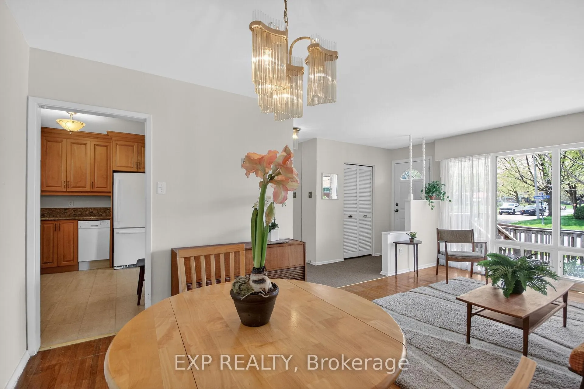 Photo 11 of 935 Pleasant Park Road, Ottawa, Elmvale Acres/Urbandale — HOMEH