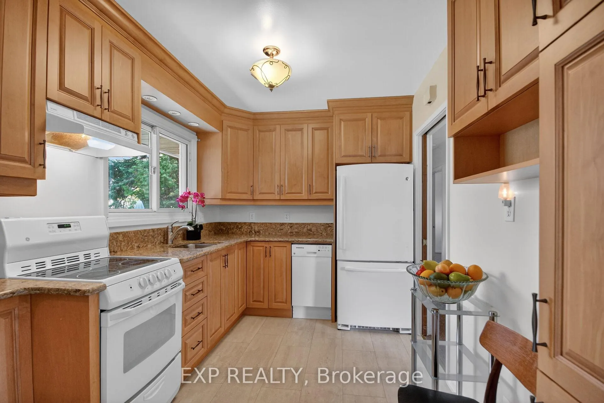 Photo 13 of 935 Pleasant Park Road, Ottawa, Elmvale Acres/Urbandale — HOMEH