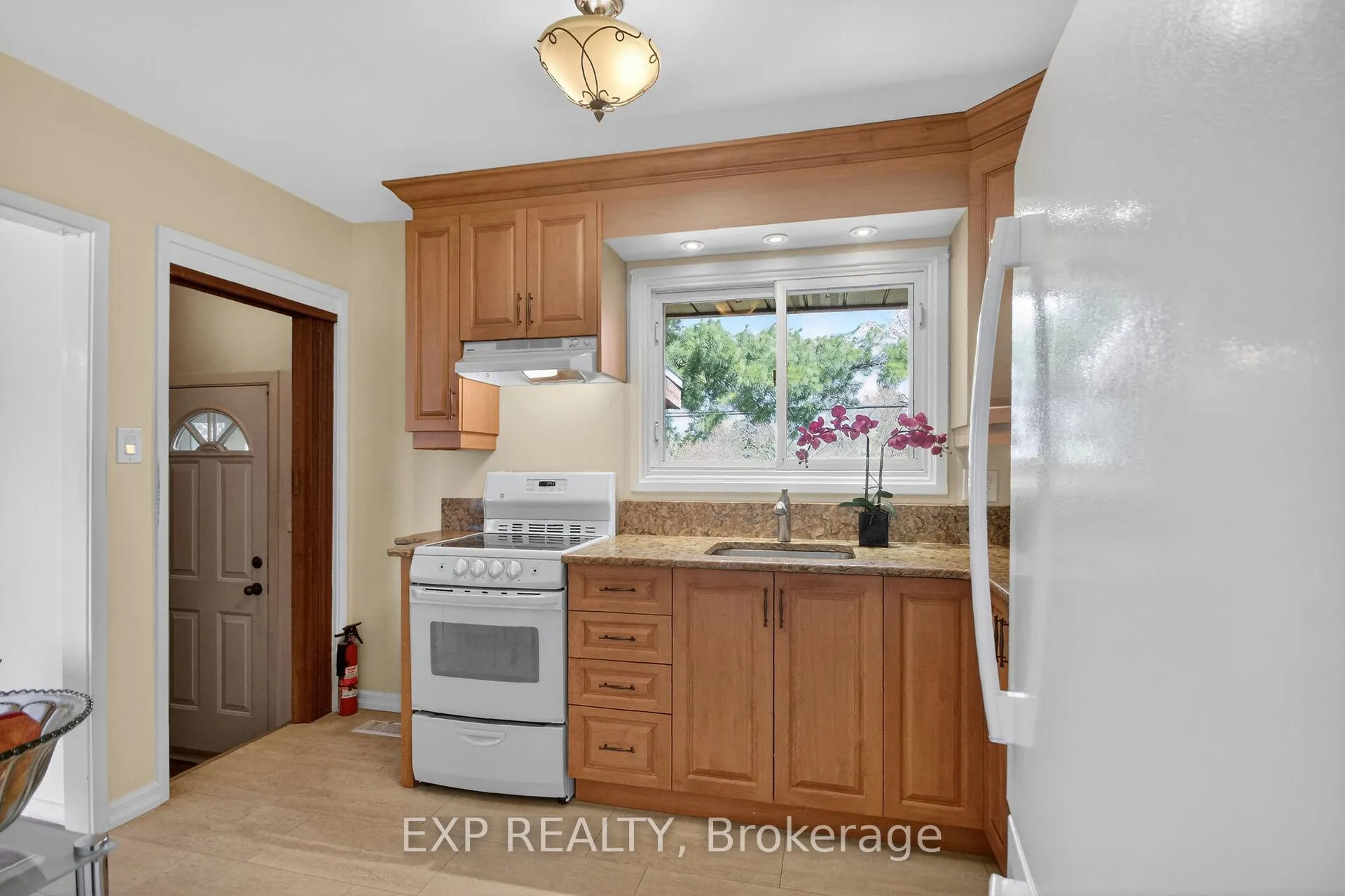 Photo 15 of 935 Pleasant Park Road, Ottawa, Elmvale Acres/Urbandale — HOMEH