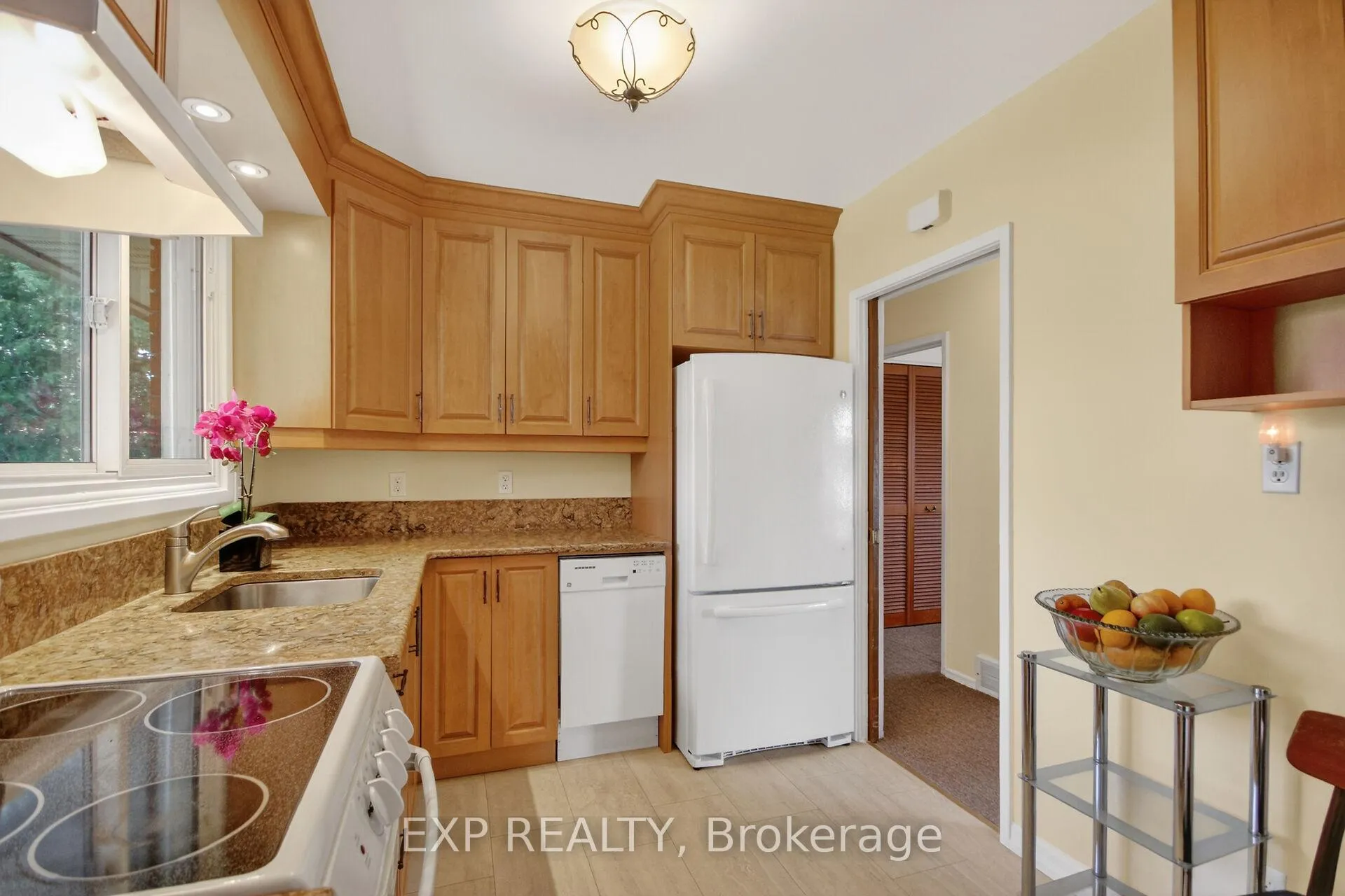 Photo 17 of 935 Pleasant Park Road, Ottawa, Elmvale Acres/Urbandale — HOMEH