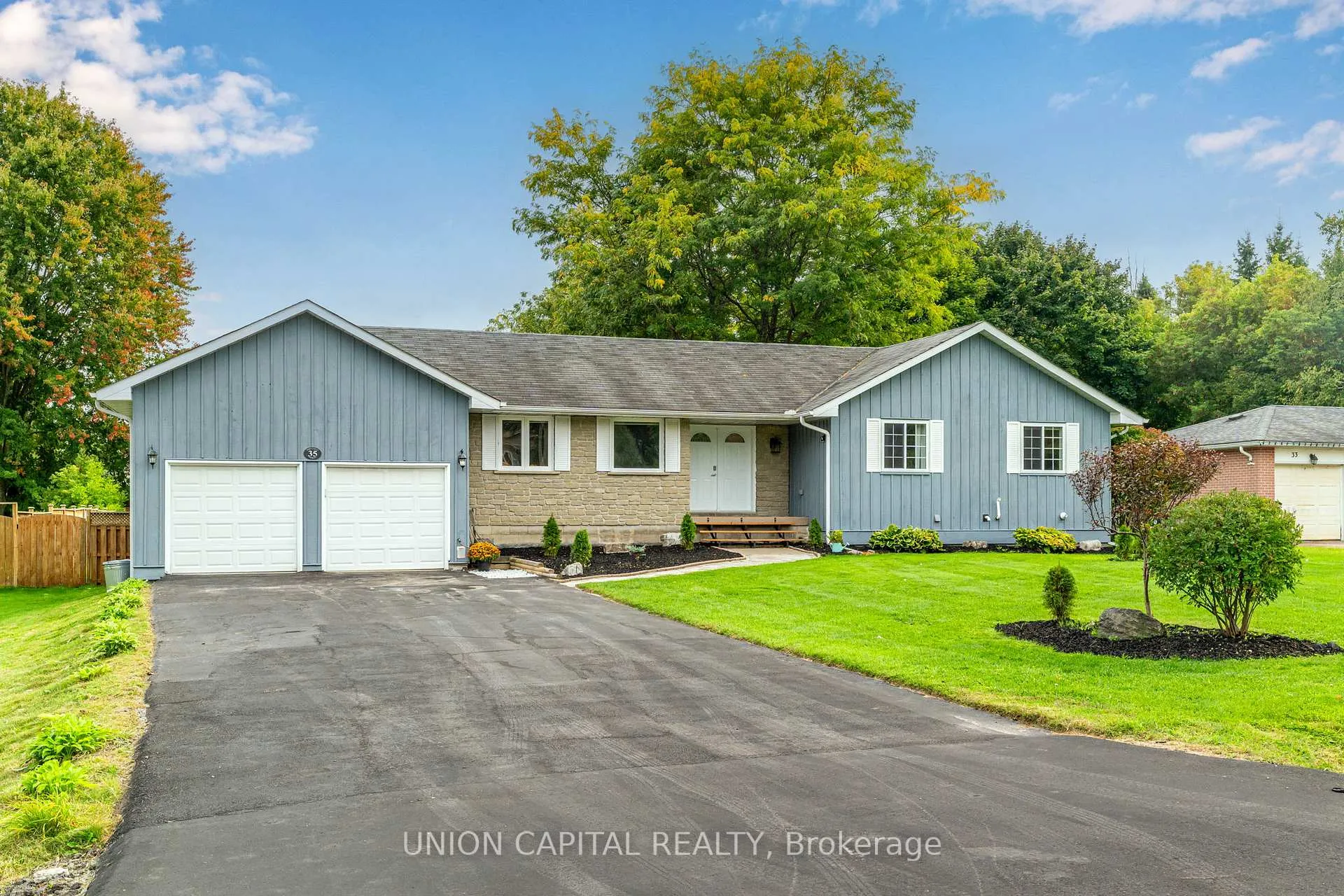 Photo 2 of 35 Jonathan Street, Uxbridge — HOMEH